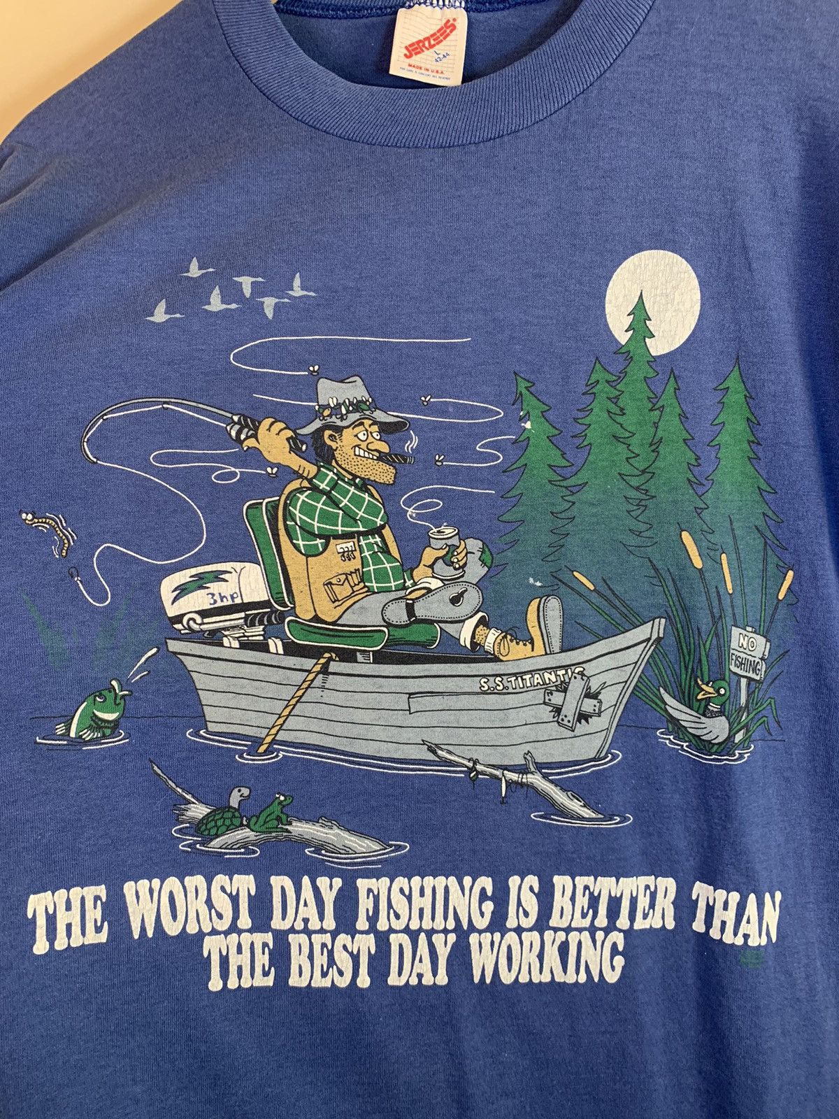 Vintage *RARE* Vintage Worst Day Fishing Single Stitch Humor T-Shirt Size US L / EU 52-54 / 3 - 2 Thumbnail