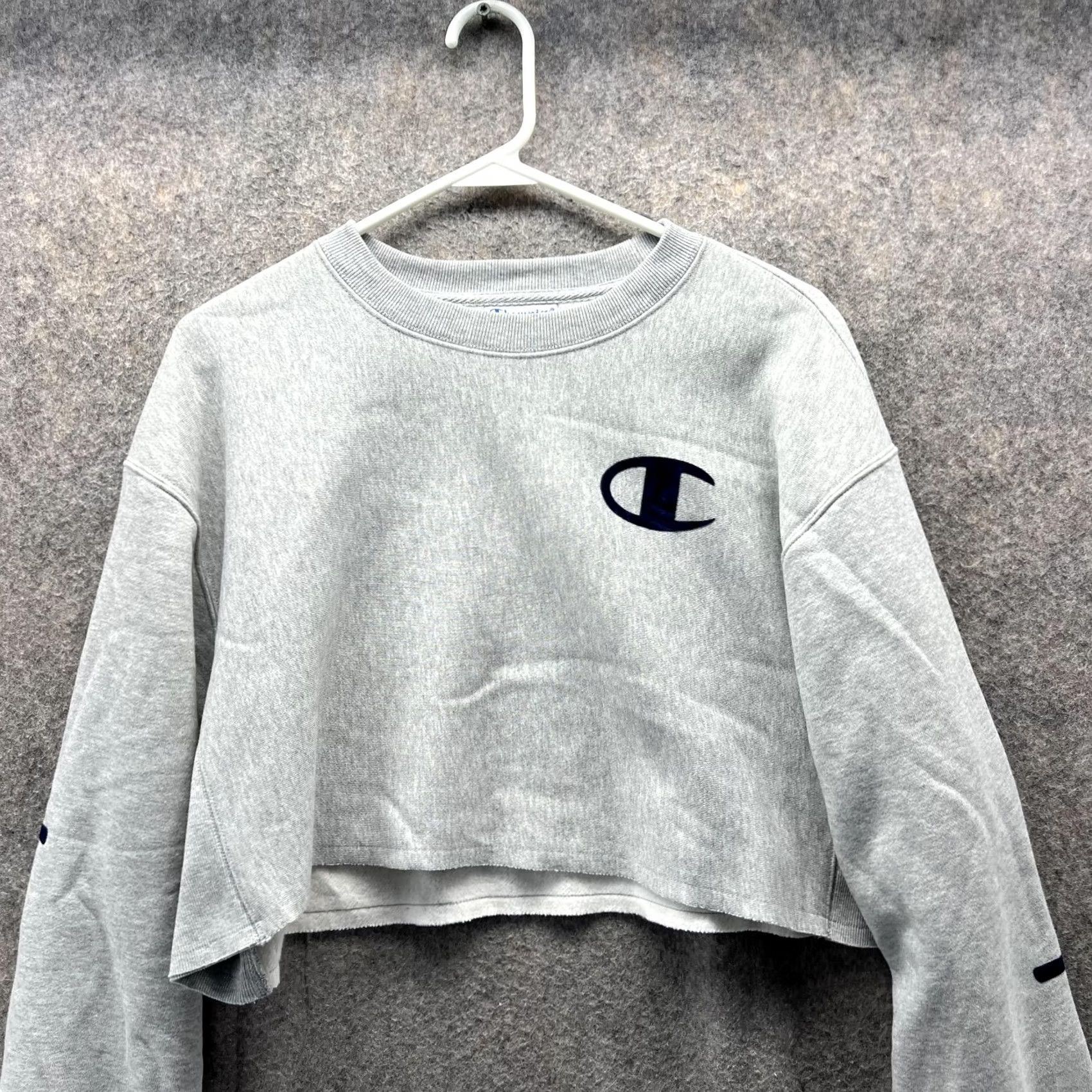 Champion VINTAGE Champion Sweater Women Small Gray Pullover Cropped Reverse Weave Big C Crew Neck Long Sleeve Size S / US 4 / IT 40 - 2 Thumbnail