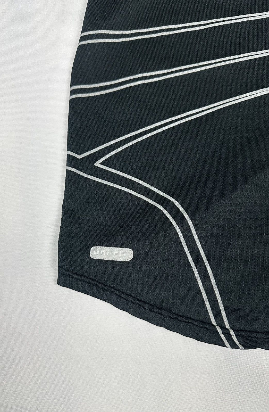 Nike Rare Vintage Mens Nike Tank Top Y2K Size Varies From M To XL Size US L / EU 52-54 / 3 - 3 Thumbnail