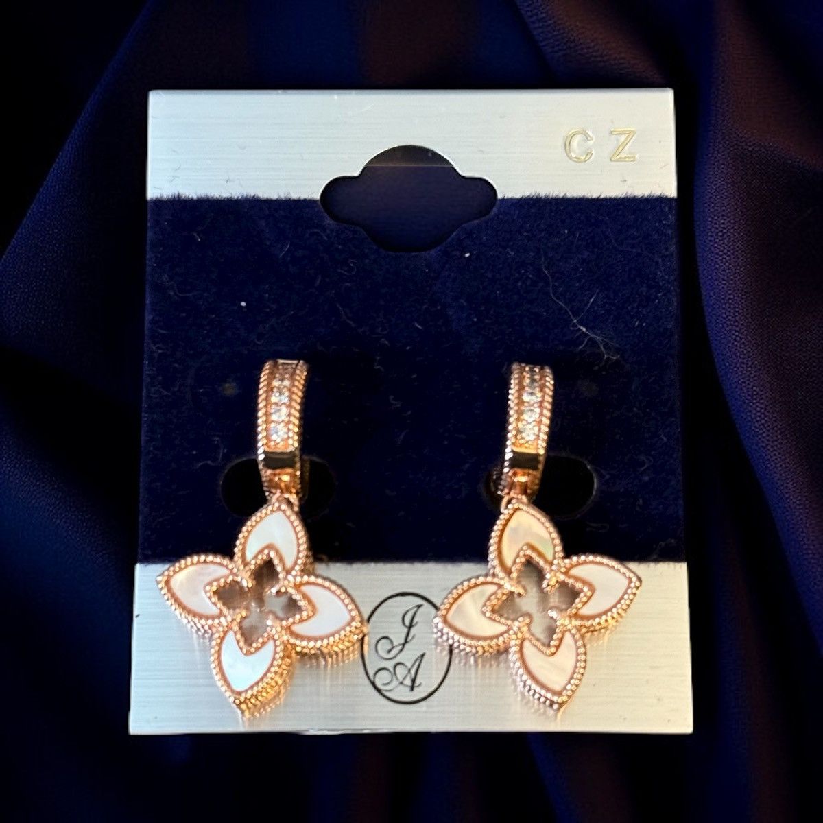 Other Rose gold mother of pearl inlay CZ clover dangle earrings Size ONE SIZE - 1 Thumbnail