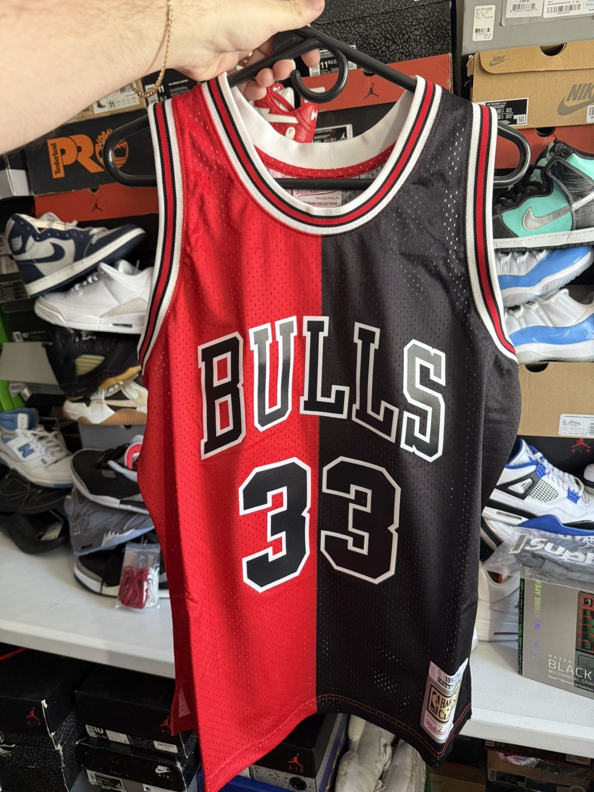 Mitchell & Ness Scottie pippen bulls jersey sz L Size US L / EU 52-54 / 3 - 1 Thumbnail