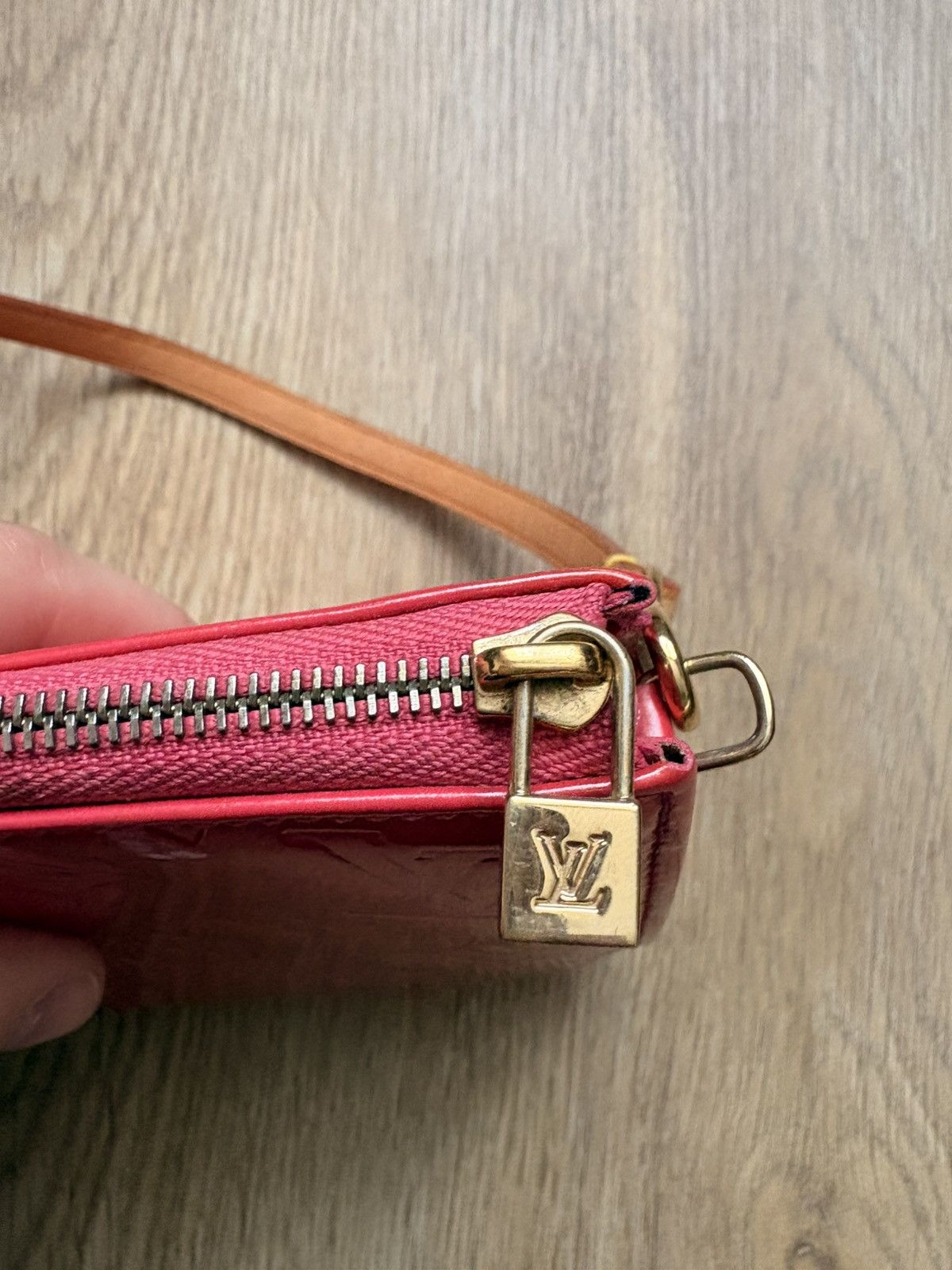 Louis Vuitton Louis Vuitton patent Leather Shoulder Monogram Bag Size ONE SIZE - 6 Thumbnail