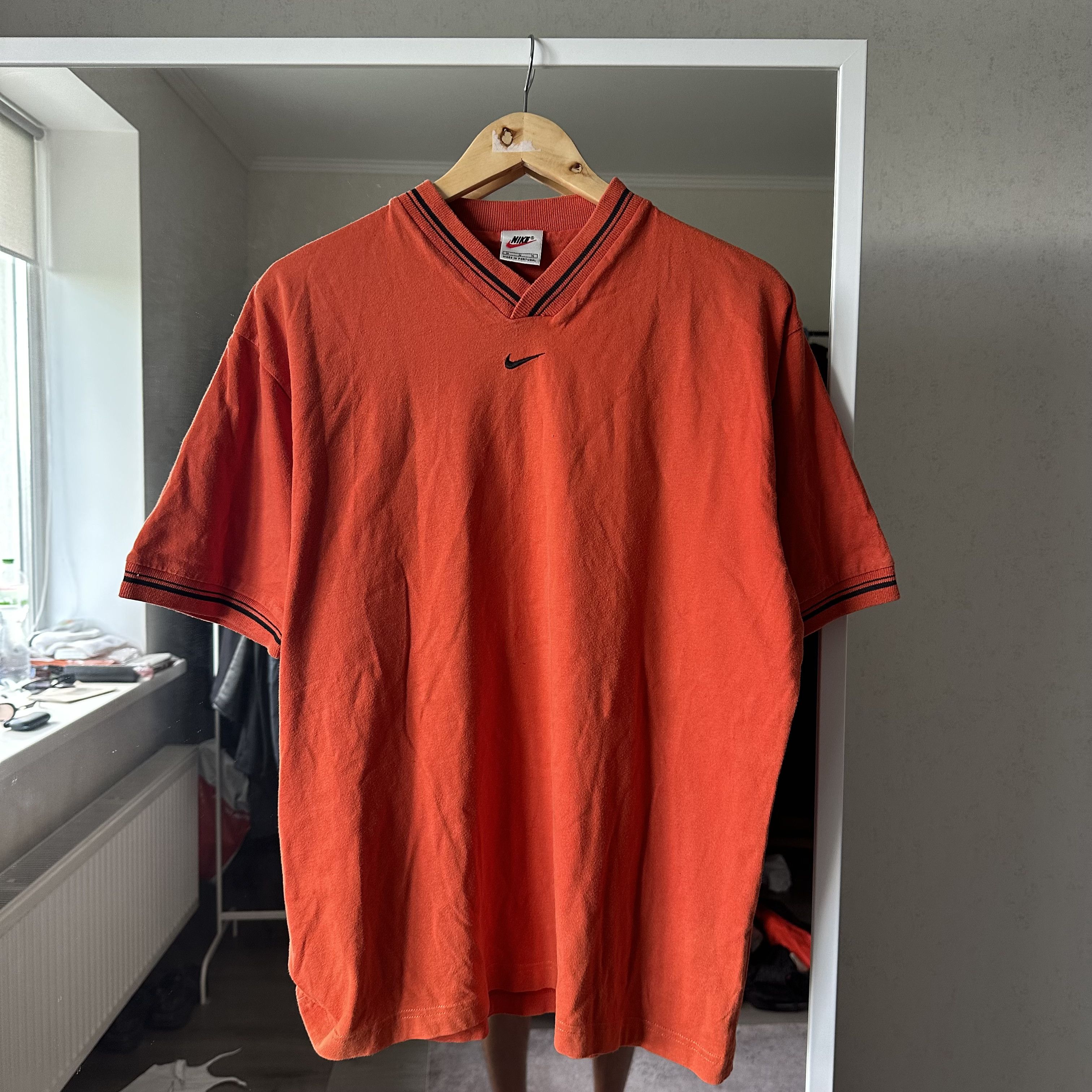 Nike Nike Center Swoosh Logo V Neck Boxy T Shirt Oversize Fit Size US M / EU 48-50 / 2 - 1 Thumbnail