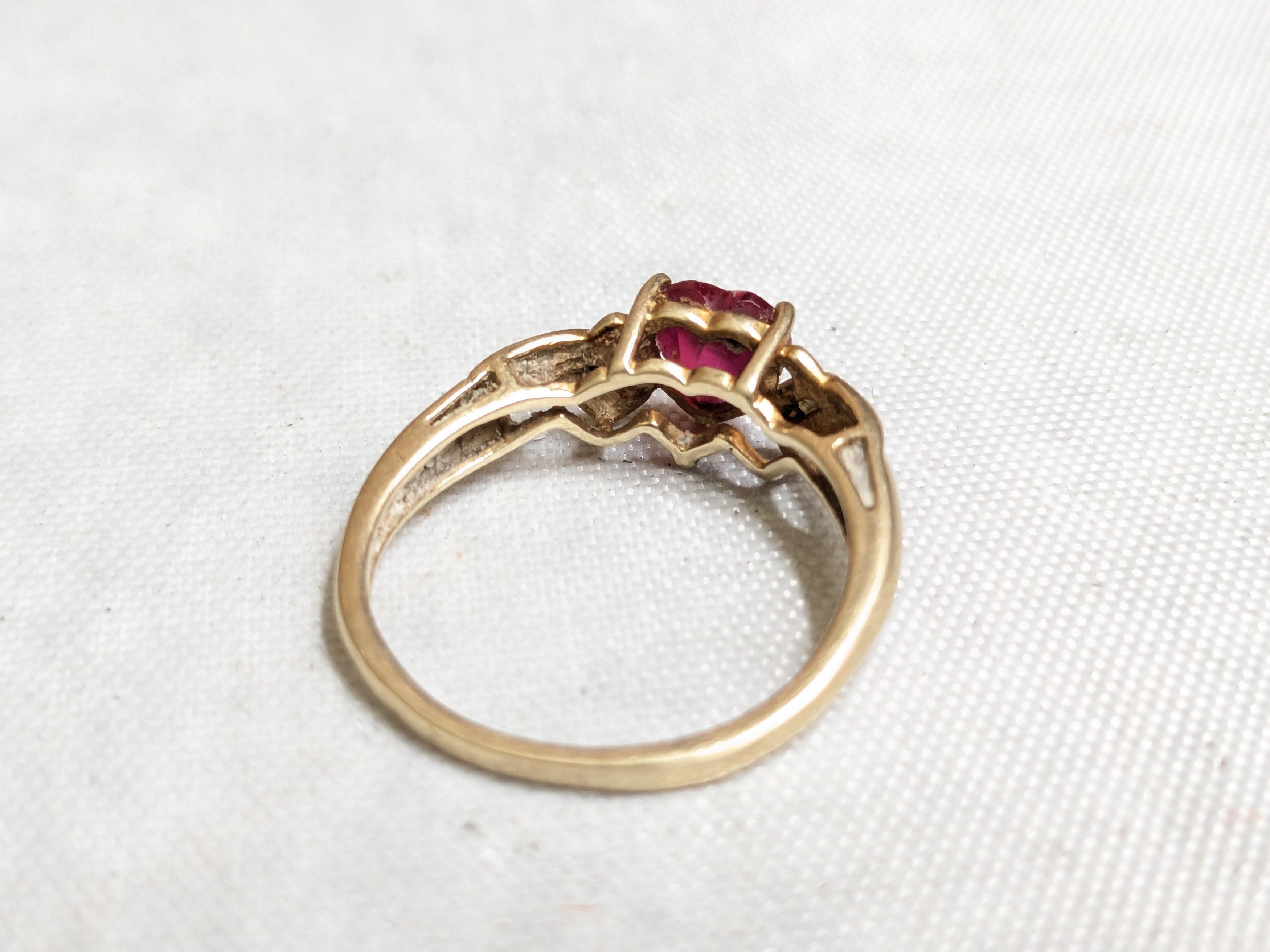 Jewelry 10k Yellow Gold Ring Heart Red Ruby 7 Band Size ONE SIZE - 6 Thumbnail