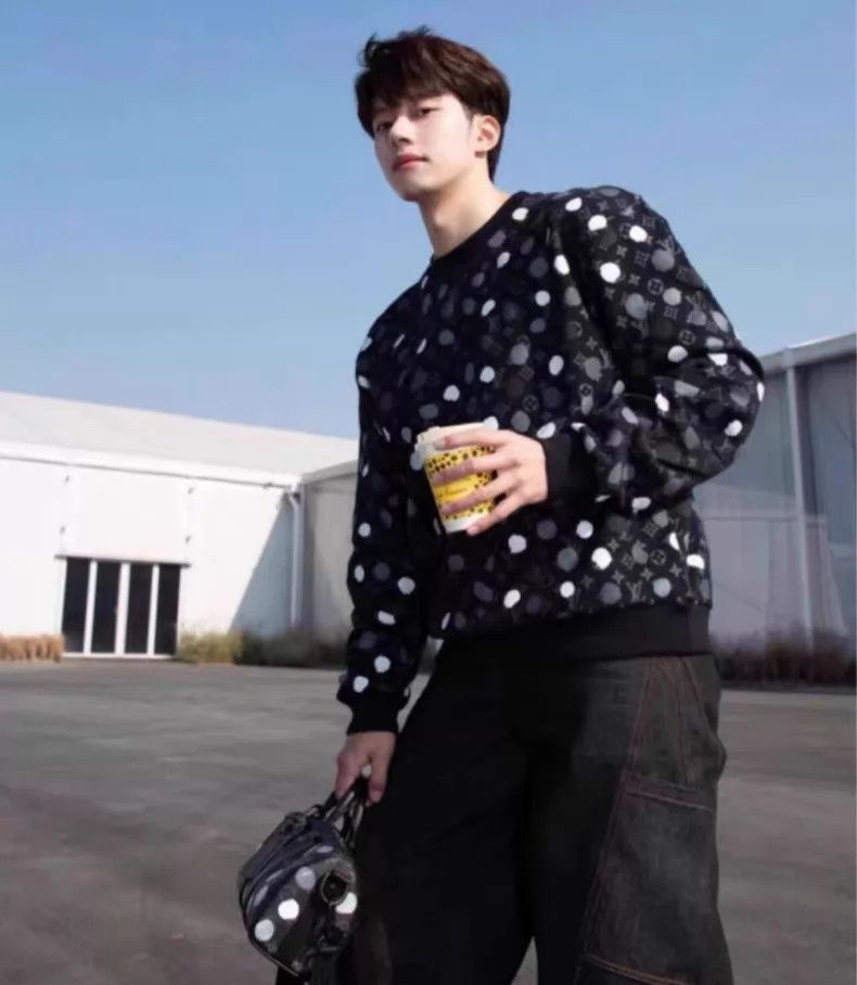 Louis Vuitton Louis Vuitton Yayoi Kusama Black Yayoi Kusama Hand-Painted Size US M / EU 48-50 / 2 - 2 Thumbnail