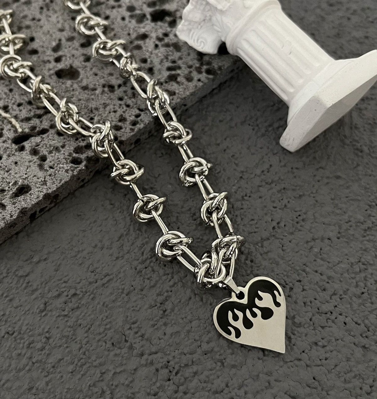 Japanese Brand × Jewelry Retro punk barbed wire fire heart chain choker necklace Size ONE SIZE - 3 Thumbnail