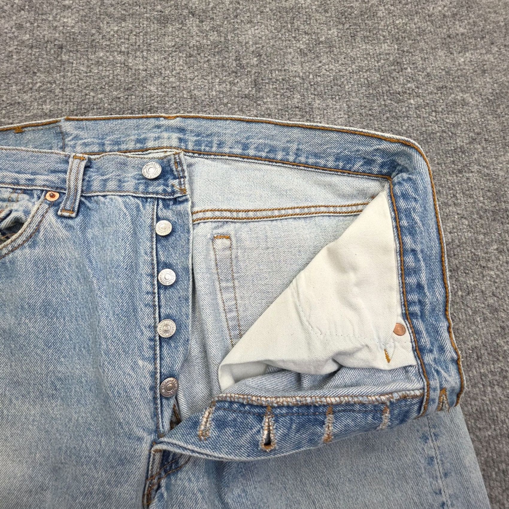 Levi's VINTAGE Levi's 501 Jeans Mens 31x34 / 34x36 Blue Light Wash Faded 5-Pocket Denim Regular Rise Mid Size US 31 - 5 Thumbnail