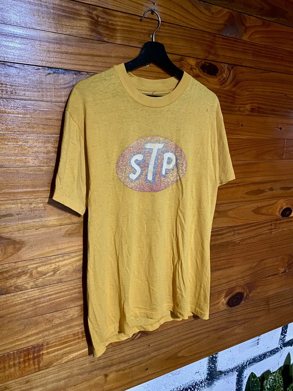 Vintage Vintage STP Racing Logo Yellow T-Shirt | Distressed Graphic Size US M / EU 48-50 / 2 - 5 Thumbnail