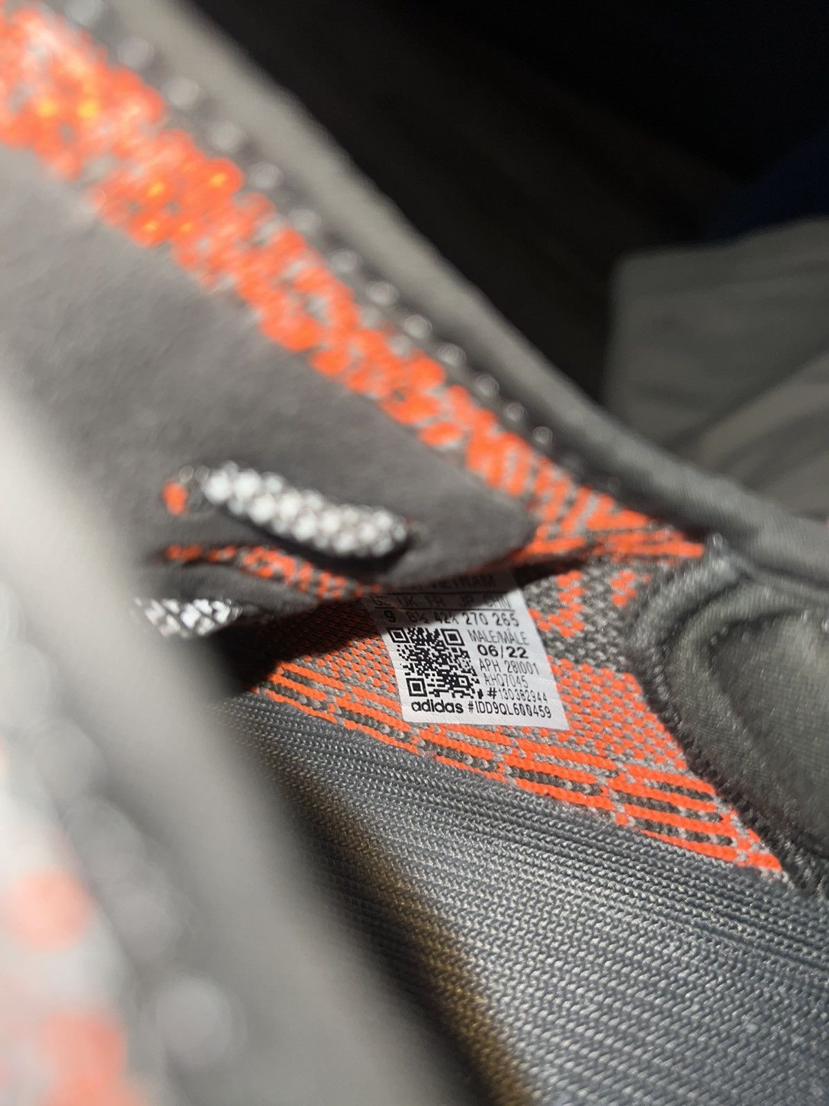 Yeezy Yeezy Boost 350 V2 'Carbon Beluga Size US 9 / EU 42 - 6 Thumbnail
