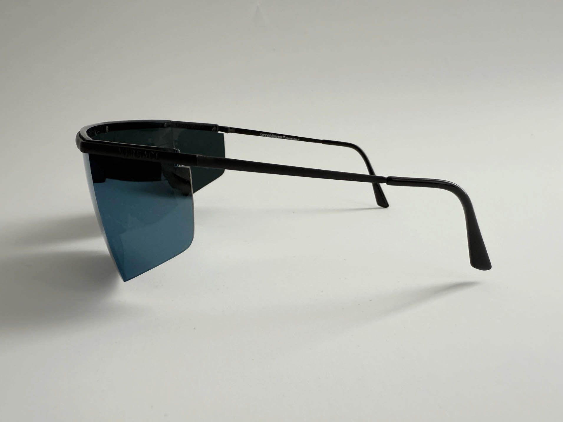 Versace 80s Vintage Gianni Versace shade sunglasses w a case Size ONE SIZE - 4 Thumbnail