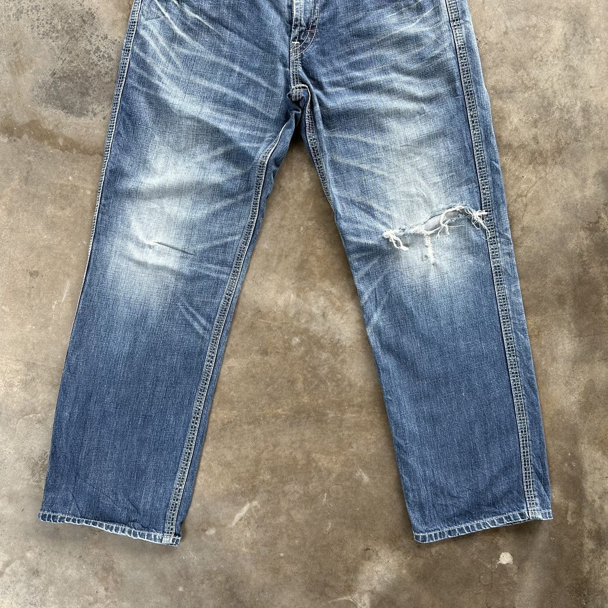 Levi's Vintage Levis Buckle Distressed Faded Denim Jean Pant W32 Size US 32 / EU 48 - 2 Thumbnail