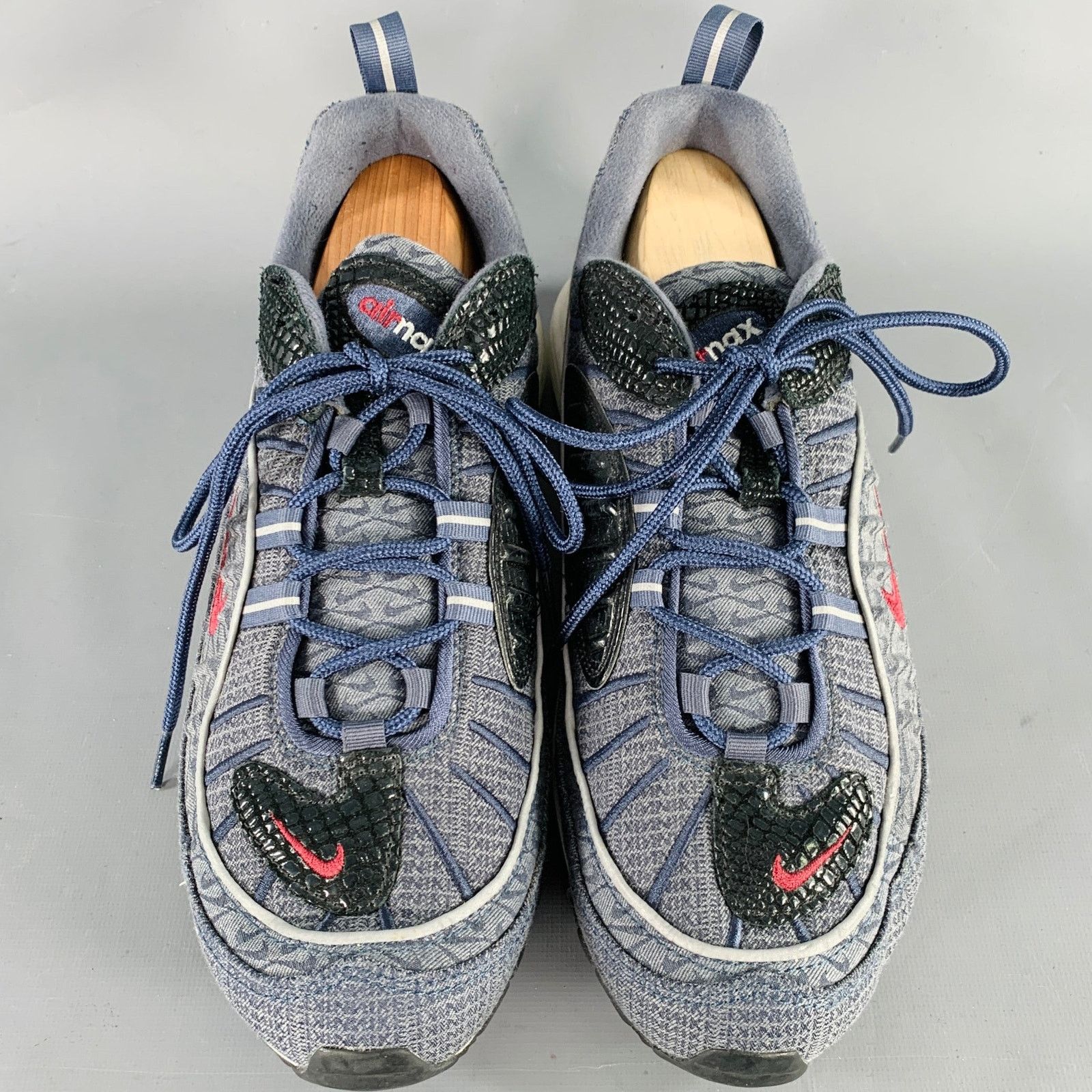 Nike NIKE Size 10.5 Grey Black Burgundy Logo Rubber Sole Sneakers Size US 10.5 / EU 43-44 - 4 Thumbnail