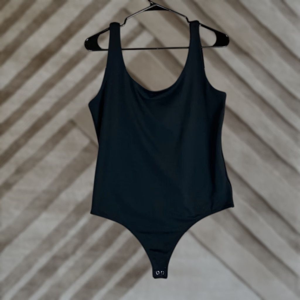 Express **Womens Black Bodysuit Express High Compression L Stretch Scoop Neck** User: **Express Women's Black Bodysuit High Compression L Stretch Scoop Neck** Size L / US 10 / IT 46 - 1 Thumbnail