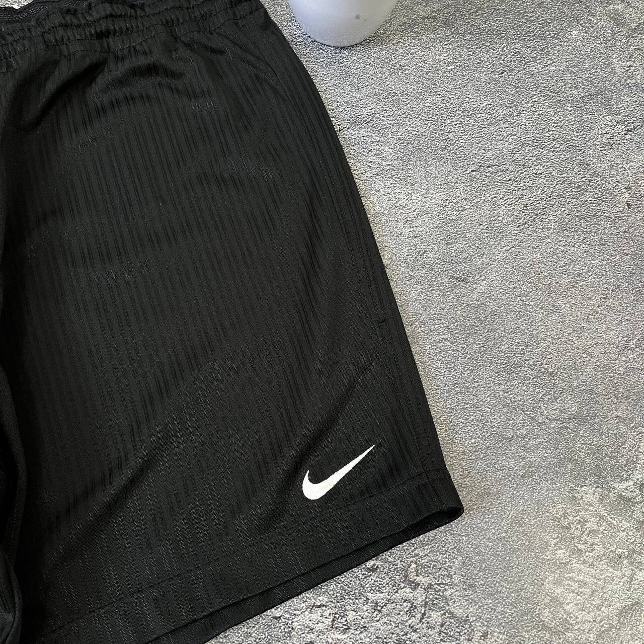 Nike Vintage 90s Black Nike Shorts Size M Size US 33 - 12 Thumbnail