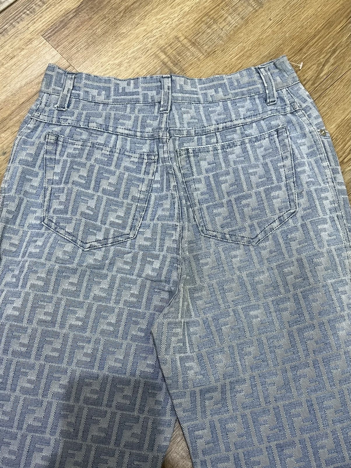 Fendi VINTAGE FENDI MONOGRAM ITALIAN DESIGNER JEANS DENIM Size US 26 / EU 42 - 14 Thumbnail