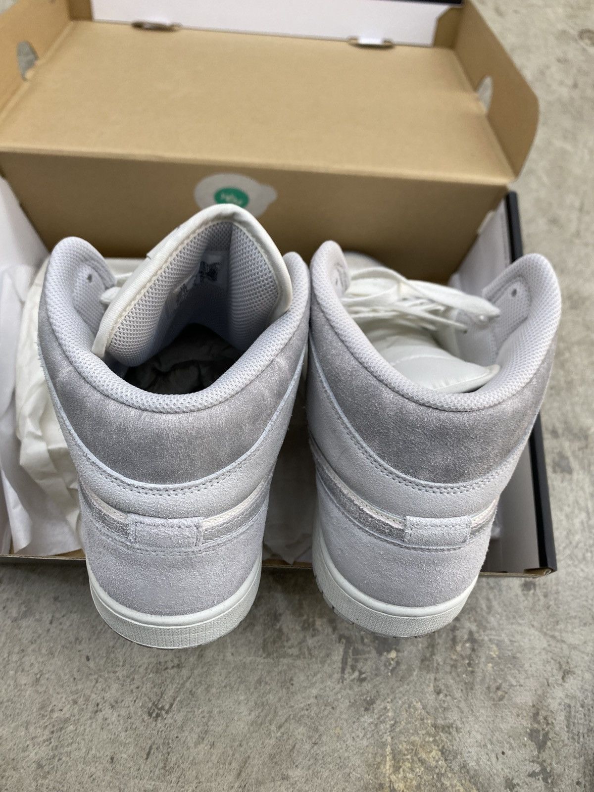 Jordan Brand Jordan 1 Mid SE Neutral Gray Sail Size US 10 / EU 43 - 3 Thumbnail