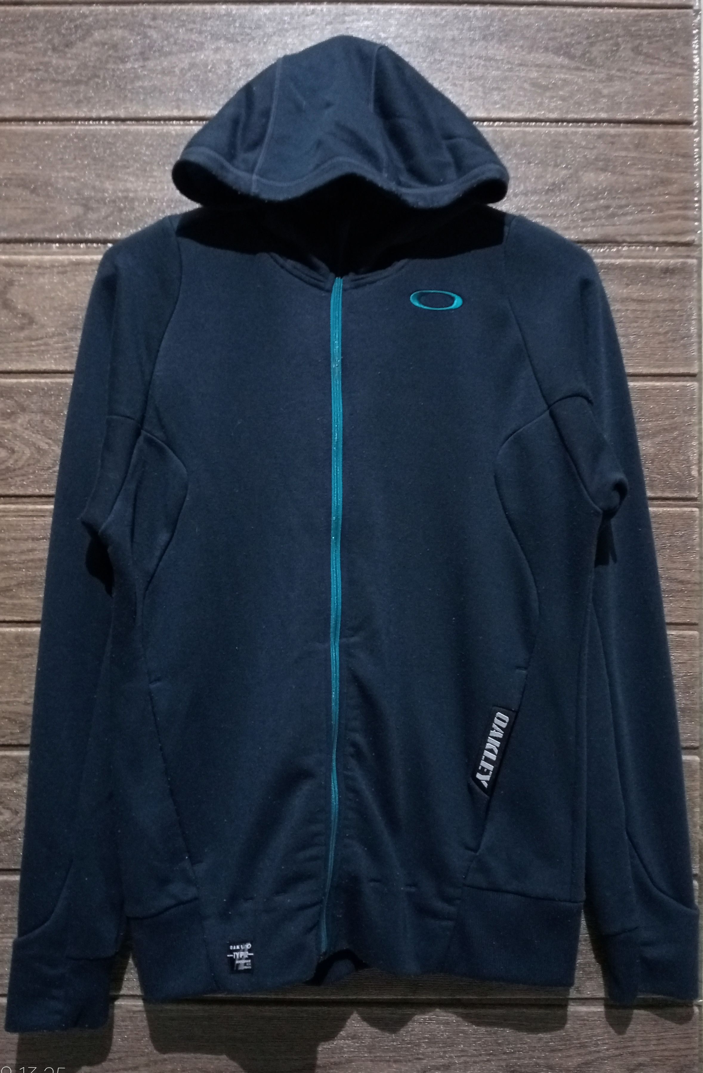 Oakley Vintage Oakley Zipper Pullover Hoodie Very Rare Size US L / EU 52-54 / 3 - 2 Thumbnail