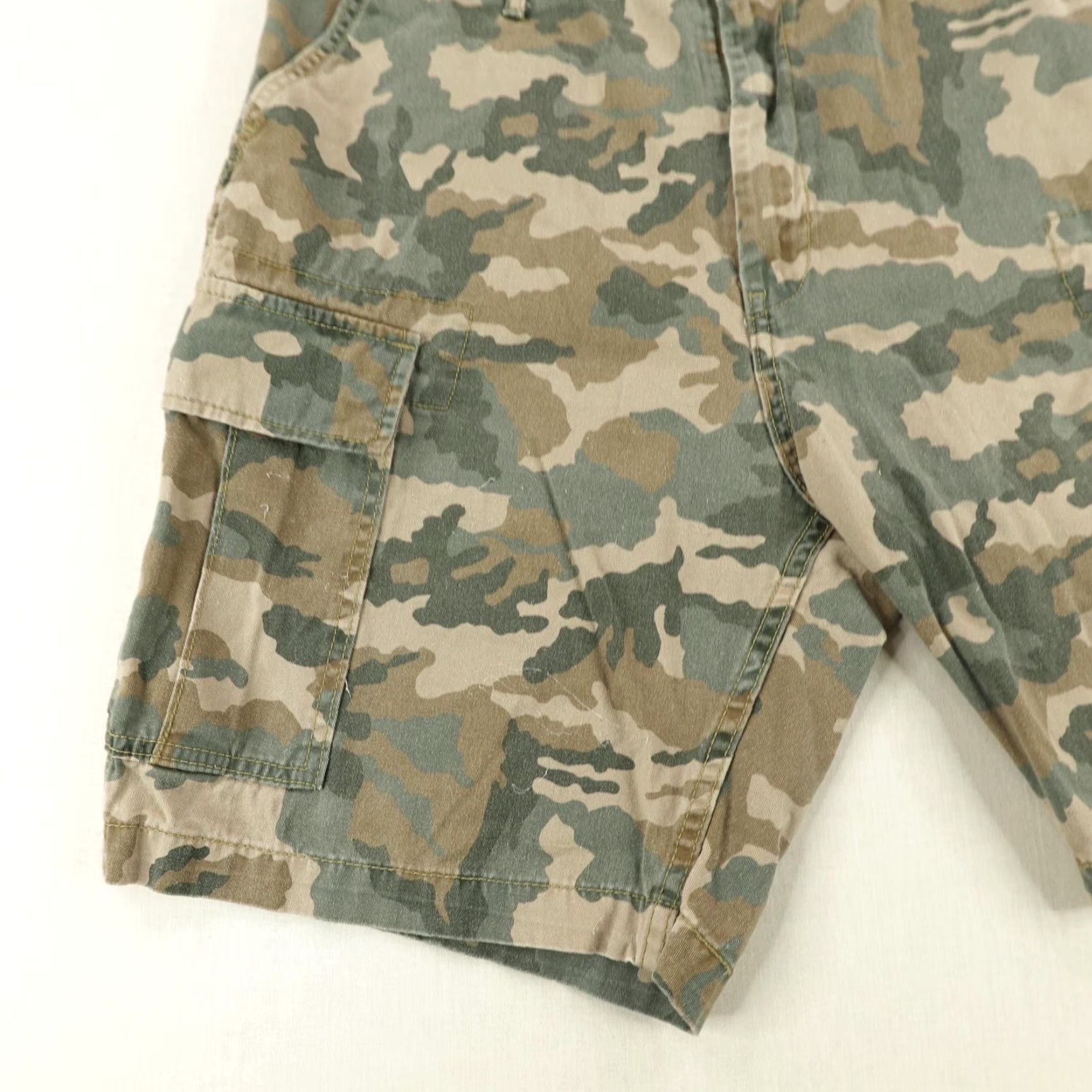 Levi's Levi's Cargo Shorts Men 36 Green Brown Camo Camouflage Knee-Length Utility Outdoor Workwear Size US 36 / EU 52 - 4 Thumbnail