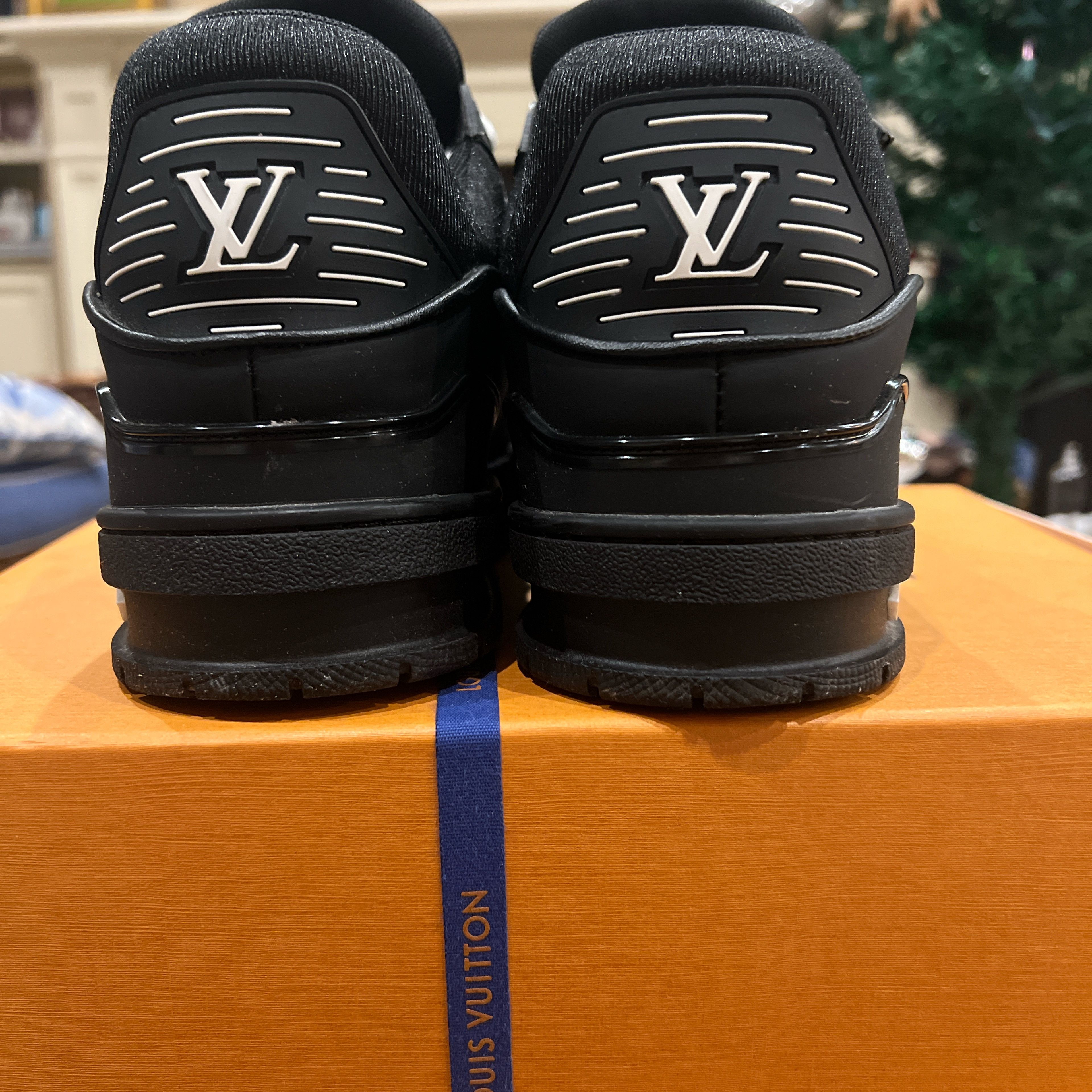 NO ID Designer Size US 10 / EU 43 - 2 Thumbnail