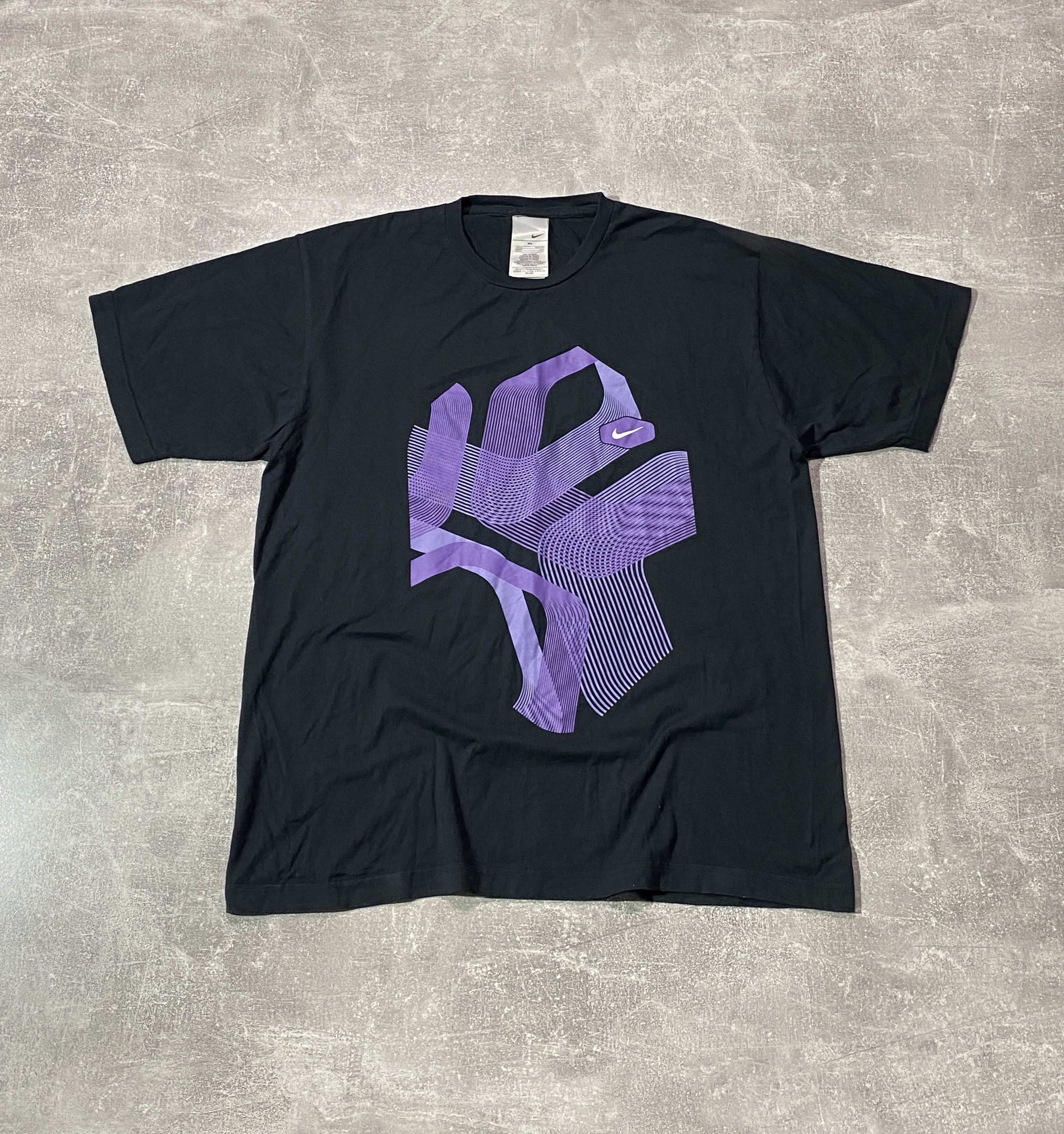 Nike Vintage 90s Nike TN Rare Abstract Logo T-shirt Size US XL / EU 56 / 4 - 1 Thumbnail