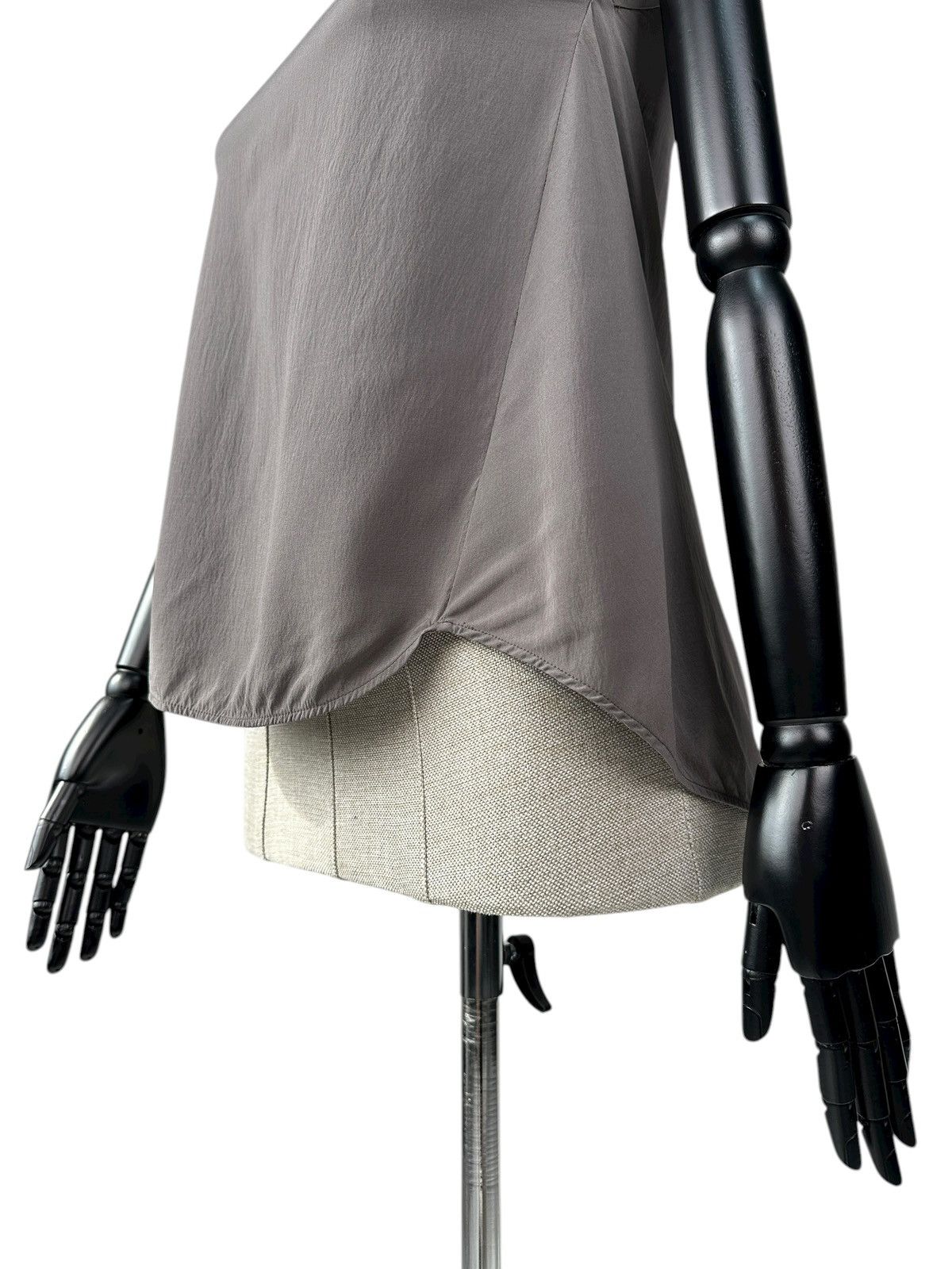 Brunello Cucinelli BRUNELLO CUCINELLI Silk Sleeveless Top V-Neck Blouse size XS Size XS / US 0-2 / IT 36-38 - 6 Thumbnail