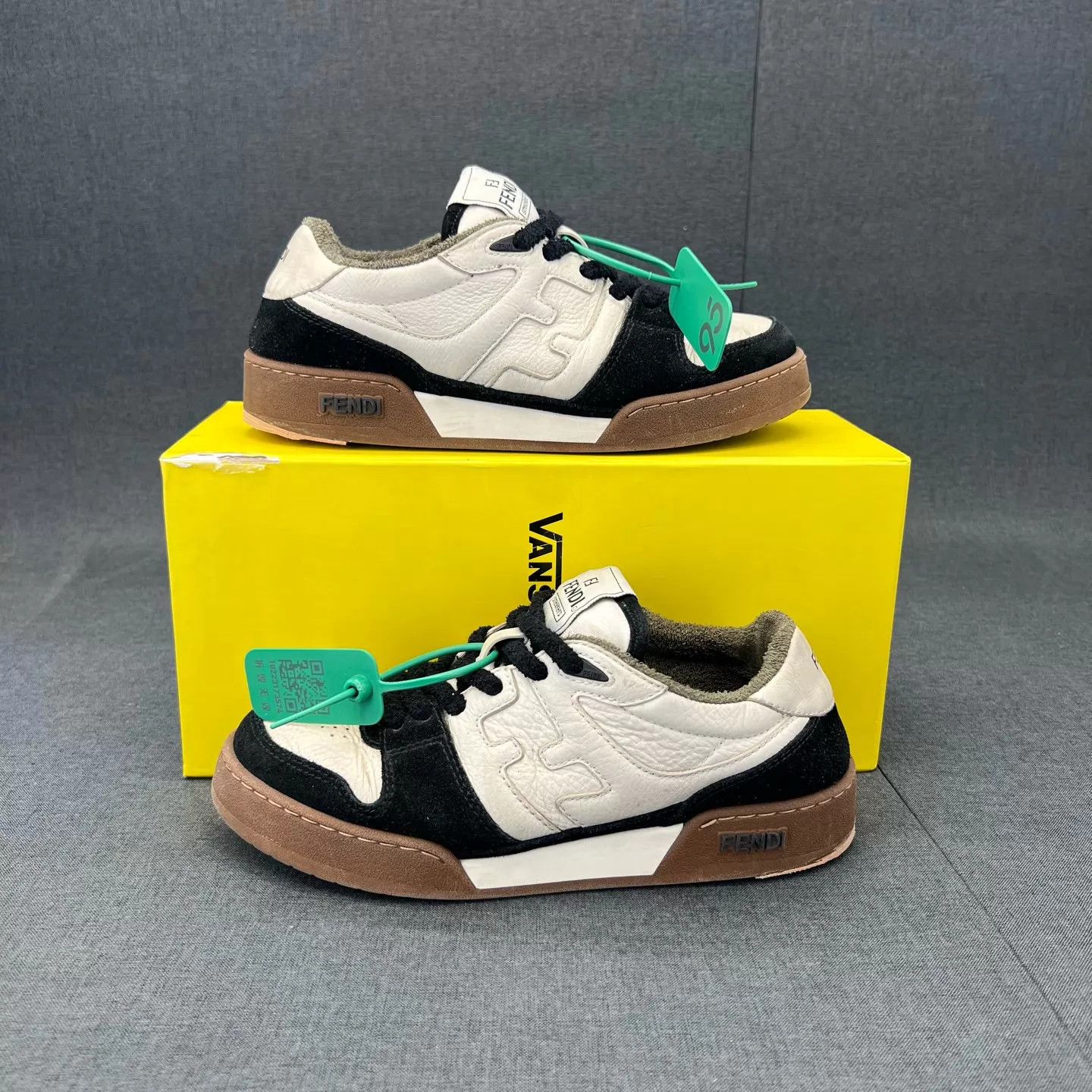 Fendi Fendi Match Black & White 37 Size US 6.5 / IT 36.5 - 4 Thumbnail
