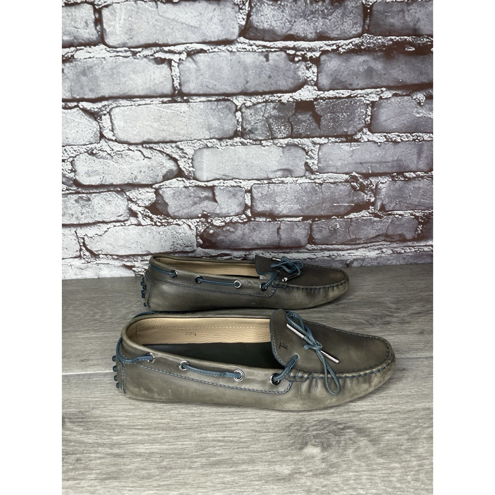 Tod's Tod's Gommino Gray Leather Moccasin Driving Loafers Women’s Size US 8 / IT 38 - 10 Thumbnail
