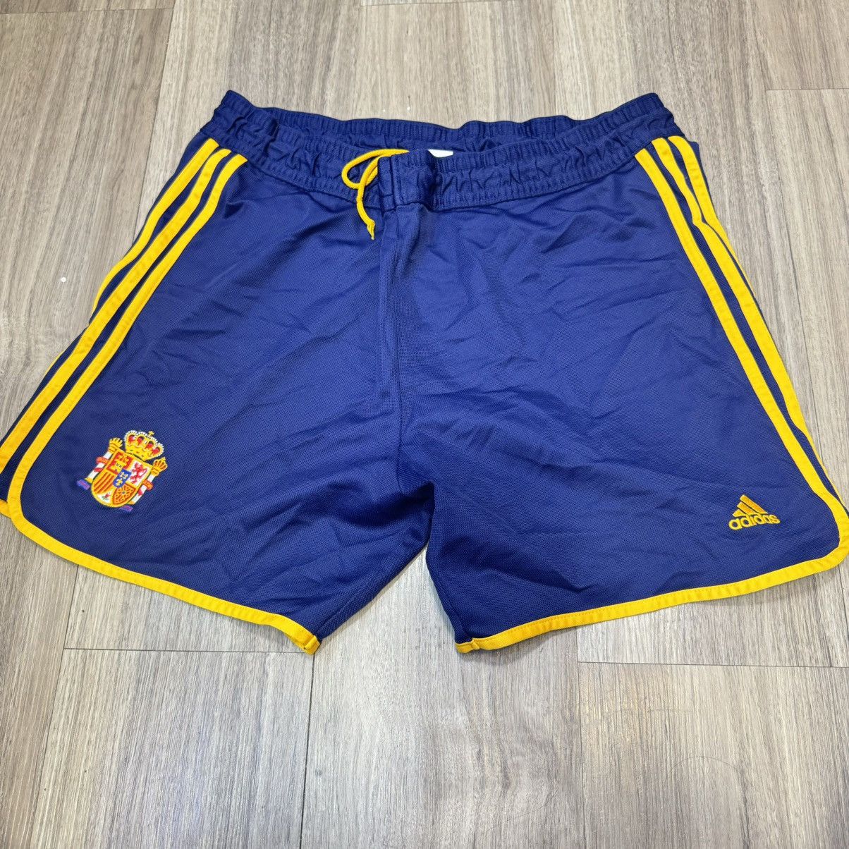 Adidas Spain 2000 home short Size US 32 / EU 48 - 1 Thumbnail