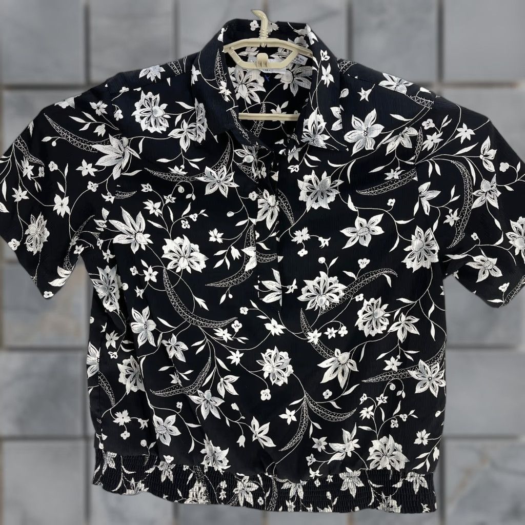 Vintage Alfred Dunner Blouse 14P Black White Floral Short Sleeve Button-Up Petites Women Casual Office Boho Floral Pattern Button Front Shirt Size XL / US 12-14 / IT 48-50 - 1 Thumbnail
