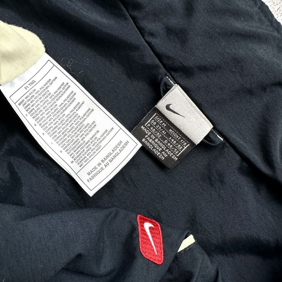 Nike Vintage Men’s Nike Nylon Light Jacket Full Zip Dark Blue Size US M / EU 48-50 / 2 - 12 Thumbnail