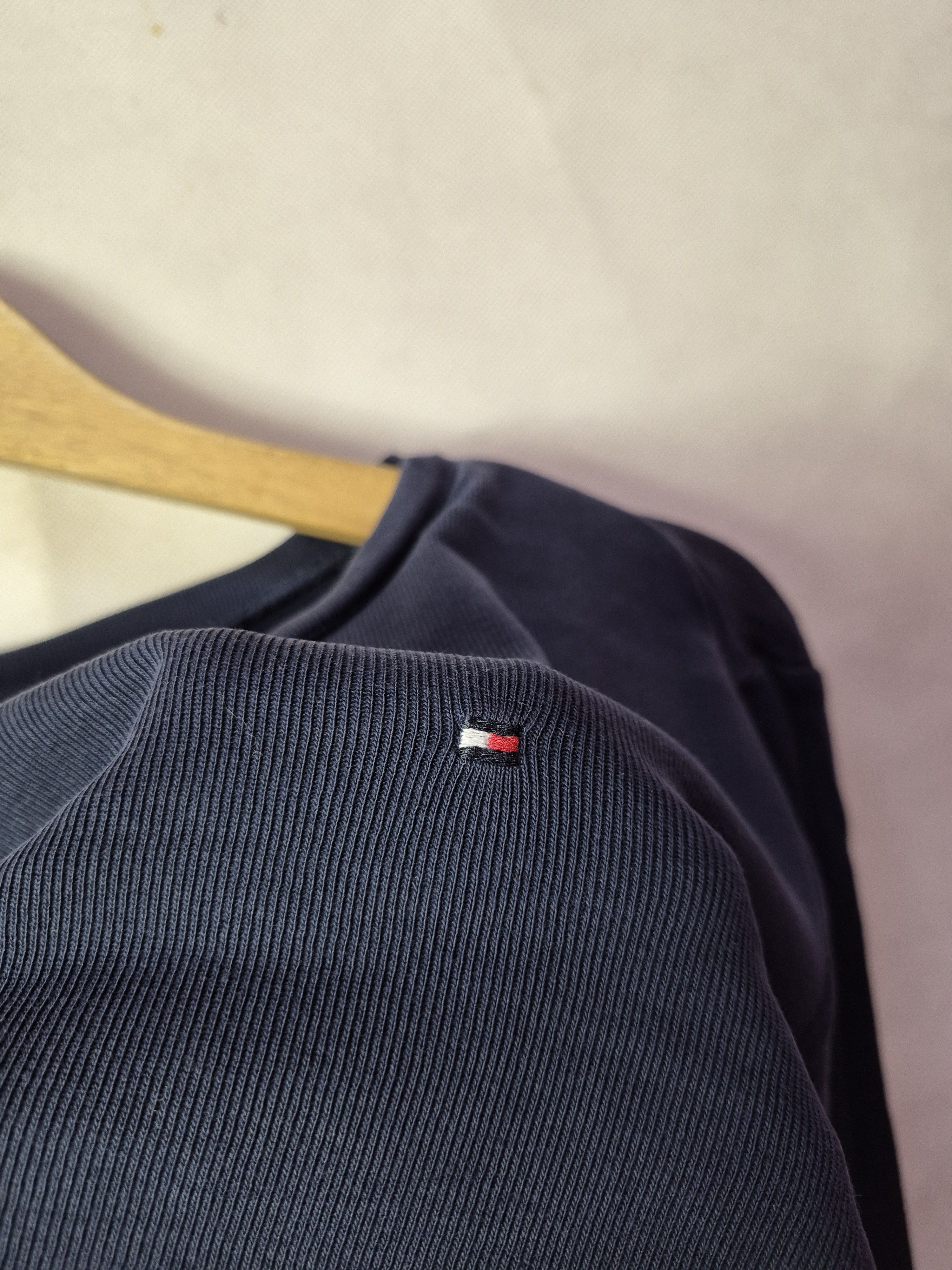 Tommy Hilfiger 🔥Tommy Hilfiger Small Logo Longsleeves Tops Tee Size US L / EU 52-54 / 3 - 4 Thumbnail