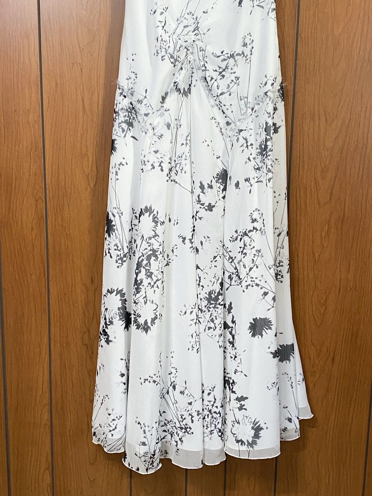 Victoria Beckham Victoria Beckham Floaty Floral Print Godet Midi Dress size 0 Size XS / US 0-2 / IT 36-38 - 15 Thumbnail