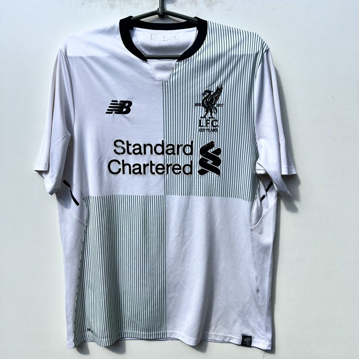 New Balance New balance FC Liverpool 2017 2018 soccer football jersey Size US M / EU 48-50 / 2 - 1 Thumbnail