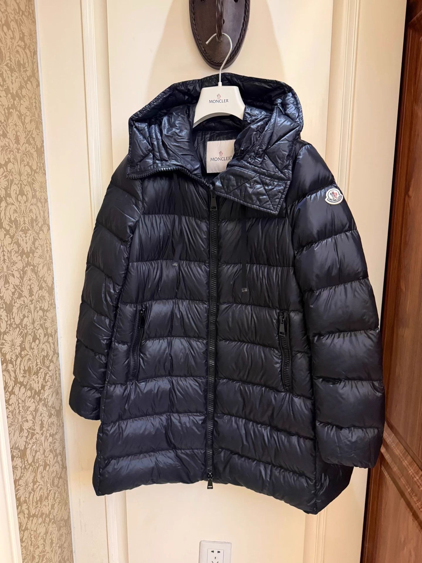 Moncler Moncler Suyen Down Jacket Women's Size 3 9/10 Size L / US 10 / IT 46 - 1 Thumbnail
