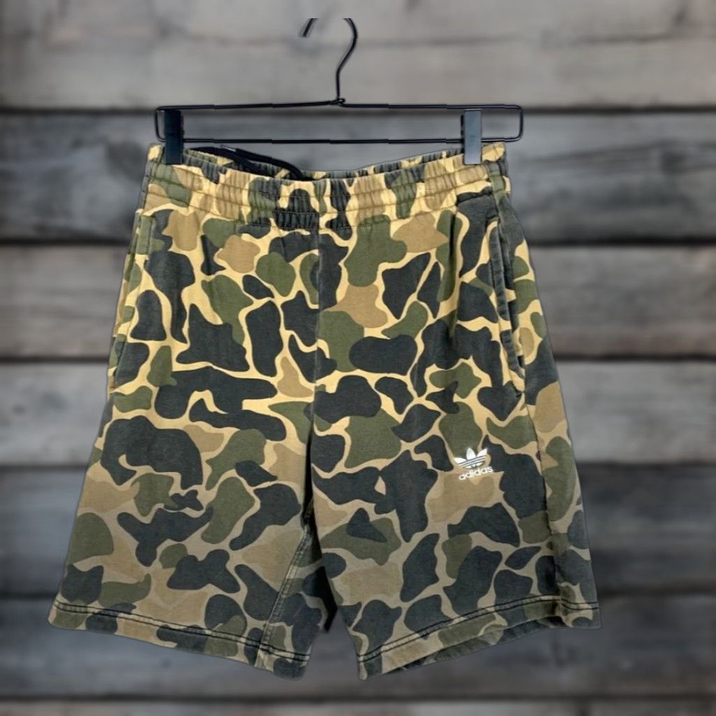 VINTAGE adidas Camo Sweat Shorts Men's Small Green Camo Drawstring Trefoil Embroidery