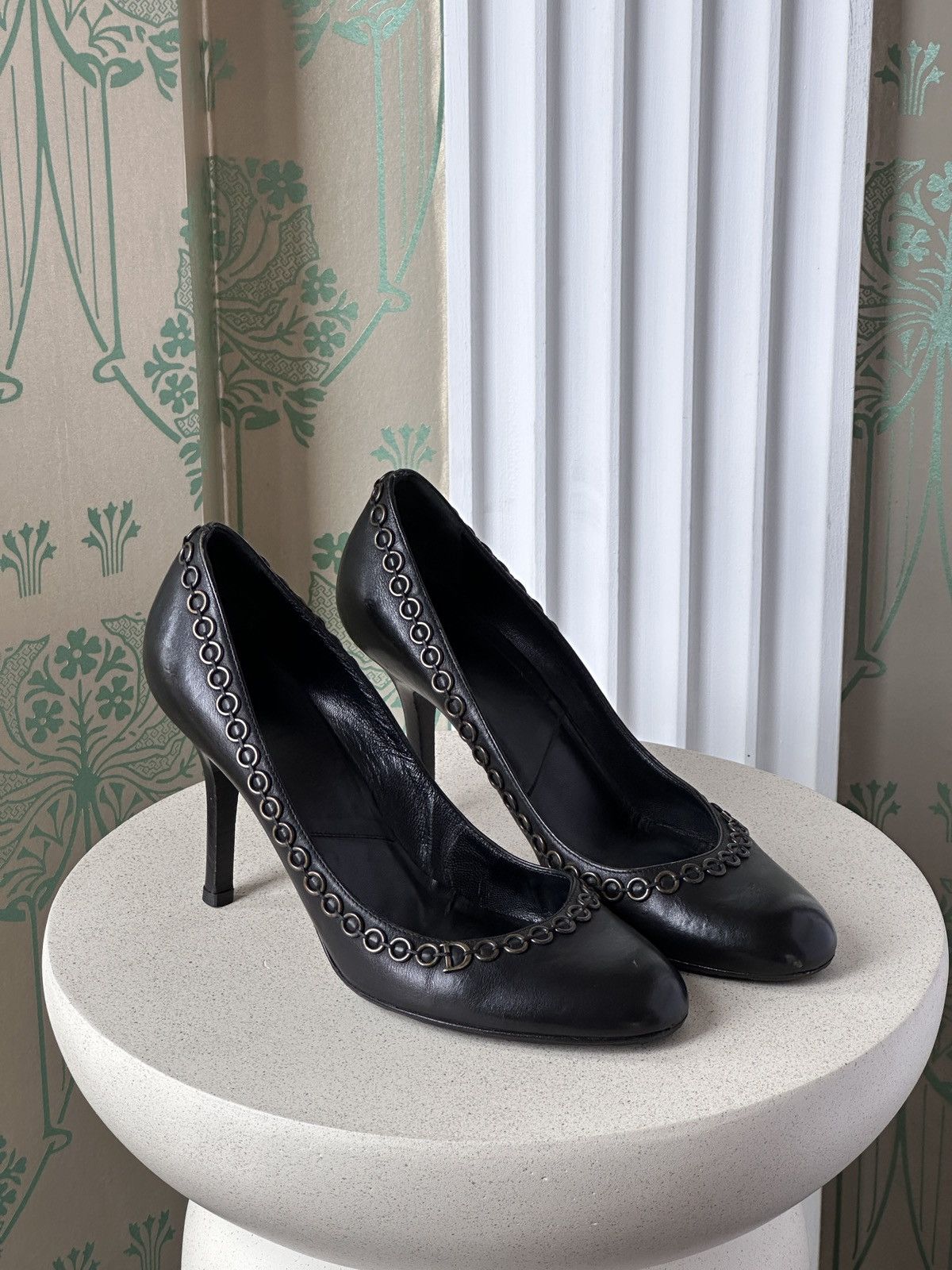 Dior DIOR Black Leather Chain Detail Pumps CD Logo EU 39 / US 9 Size US 9 / IT 39 - 8 Thumbnail