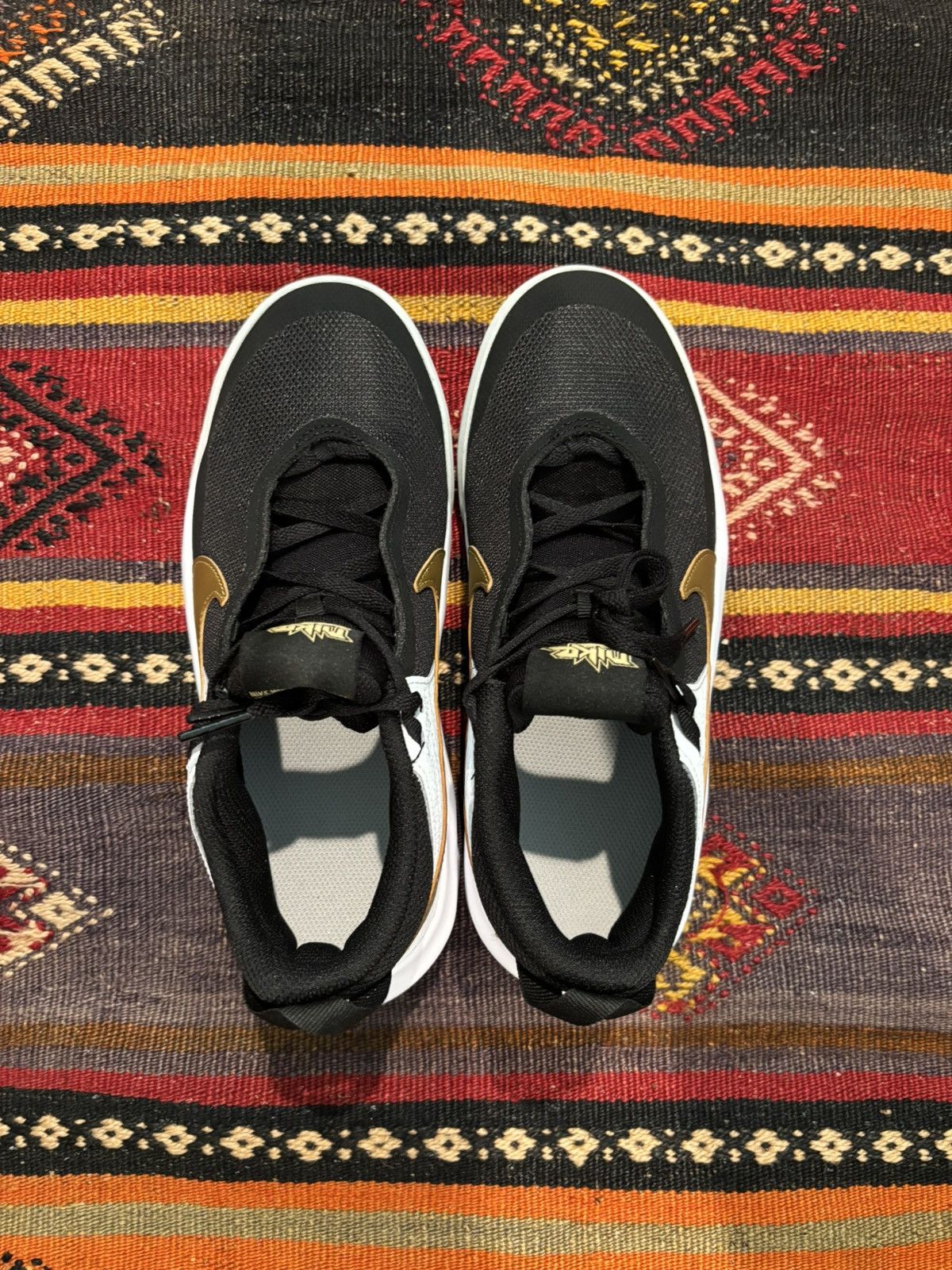 Nike Nike Team Hustle D10 Size US 6 / EU 39 - 6 Thumbnail