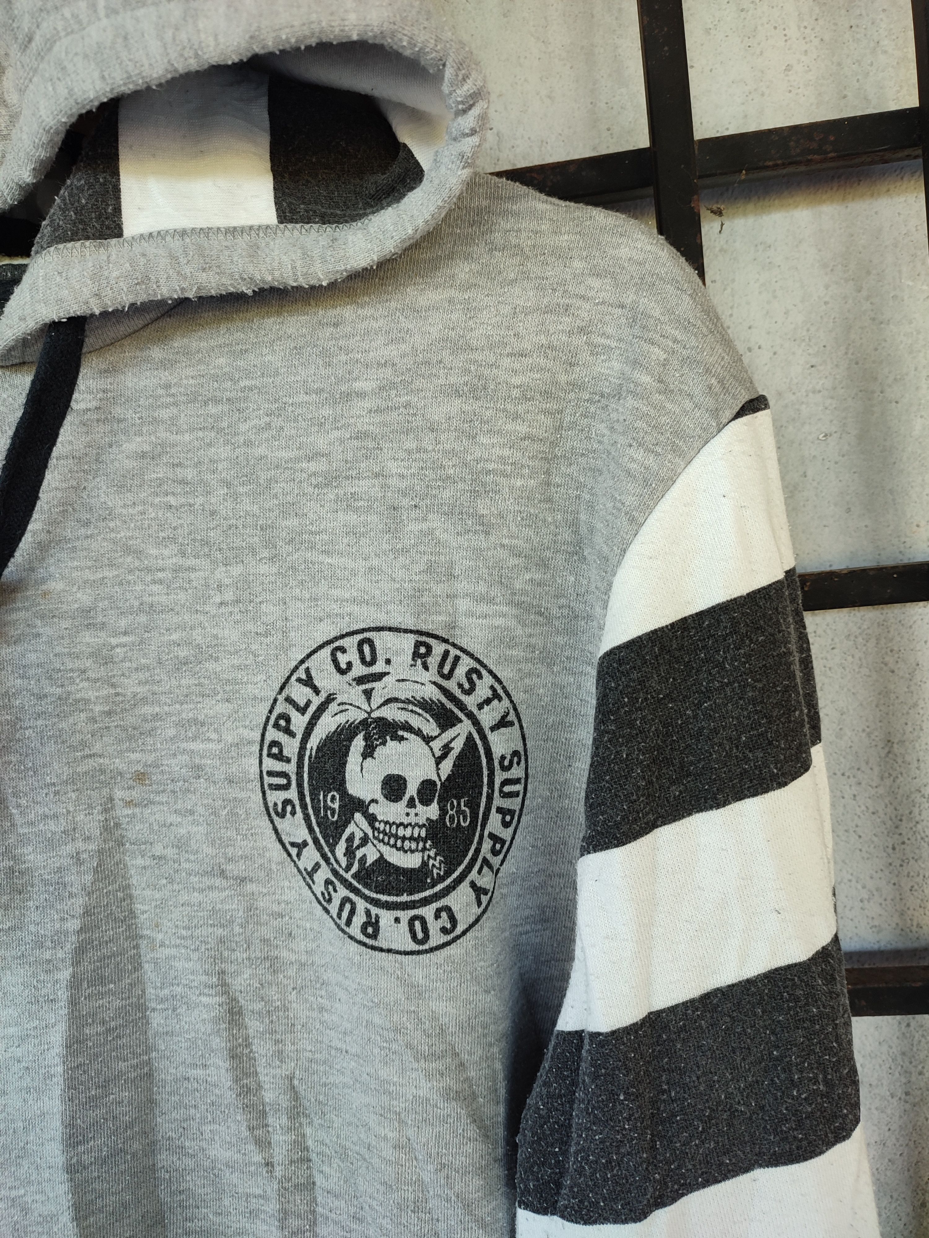 Japanese Brand Crazy Vintage Rusty Skull Hoodies Size US M / EU 48-50 / 2 - 4 Thumbnail