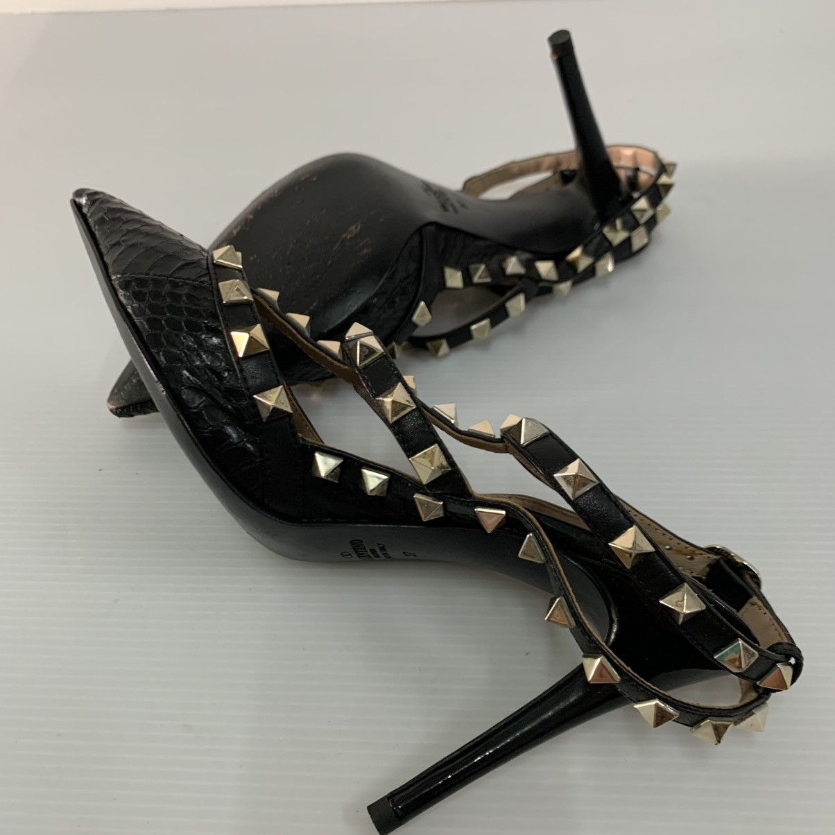 Valentino Valentino Garavani Spike Black Heels Size US 7 / IT 37 - 7 Thumbnail