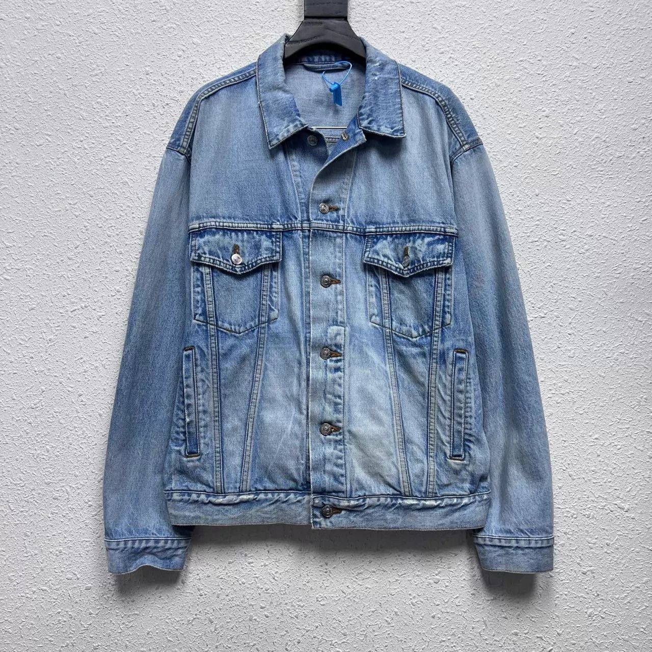 Balenciaga Balenciaga Back Logo Distressed Denim Jacket 52 Size US L / EU 52-54 / 3 - 1 Thumbnail