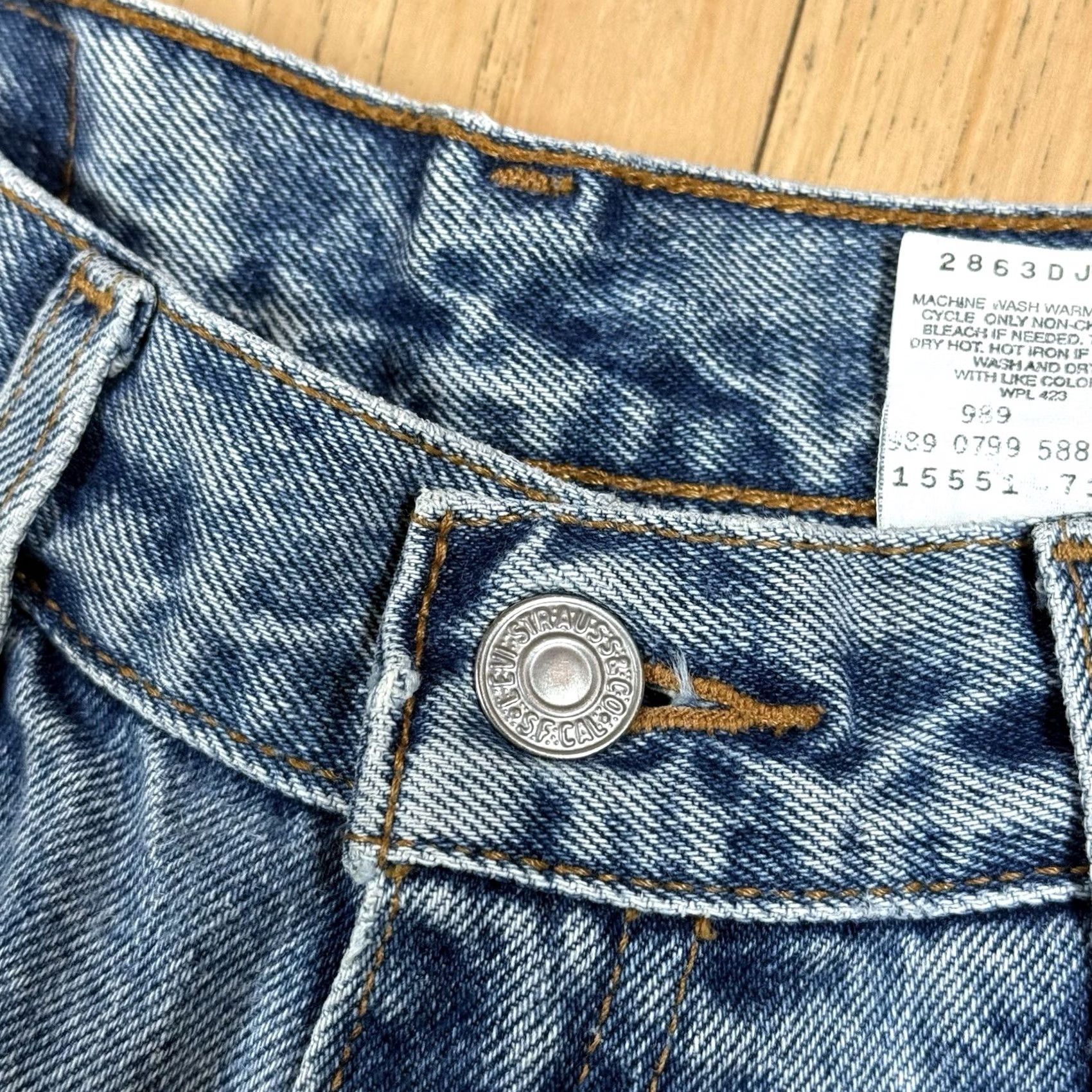Levi's VINTAGE Levi’s 550 Jeans Womens 6 Light Wash Relaxed Tapered Fit Blue 90s Y2K Pants Mens Womens Girls Size 28" / US 6 / IT 42 - 4 Thumbnail