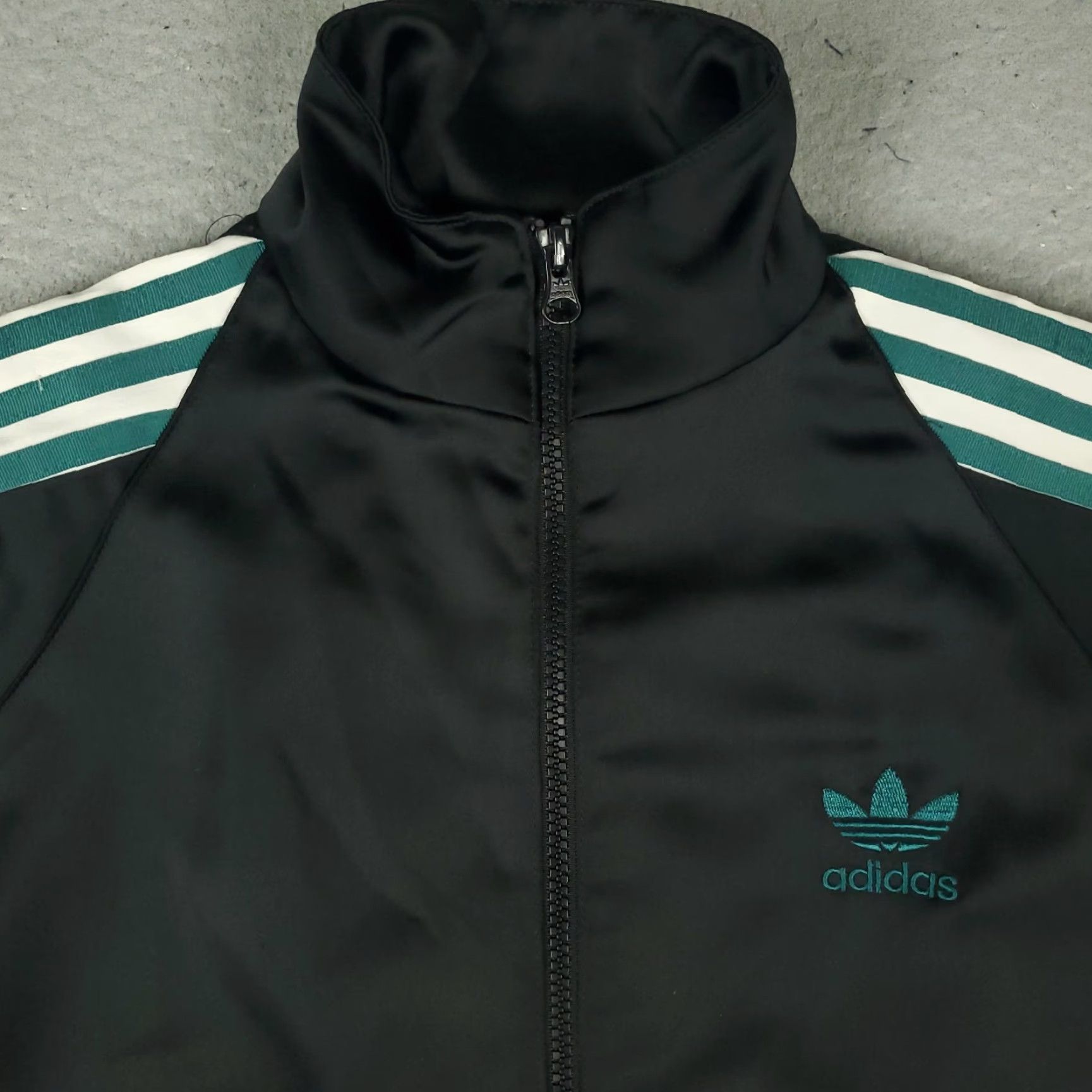 Adidas Adidas Jacket Womens Medium Black Full Zip Windbreaker Snap Button Pockets Size M / US 6-8 / IT 42-44 - 2 Thumbnail