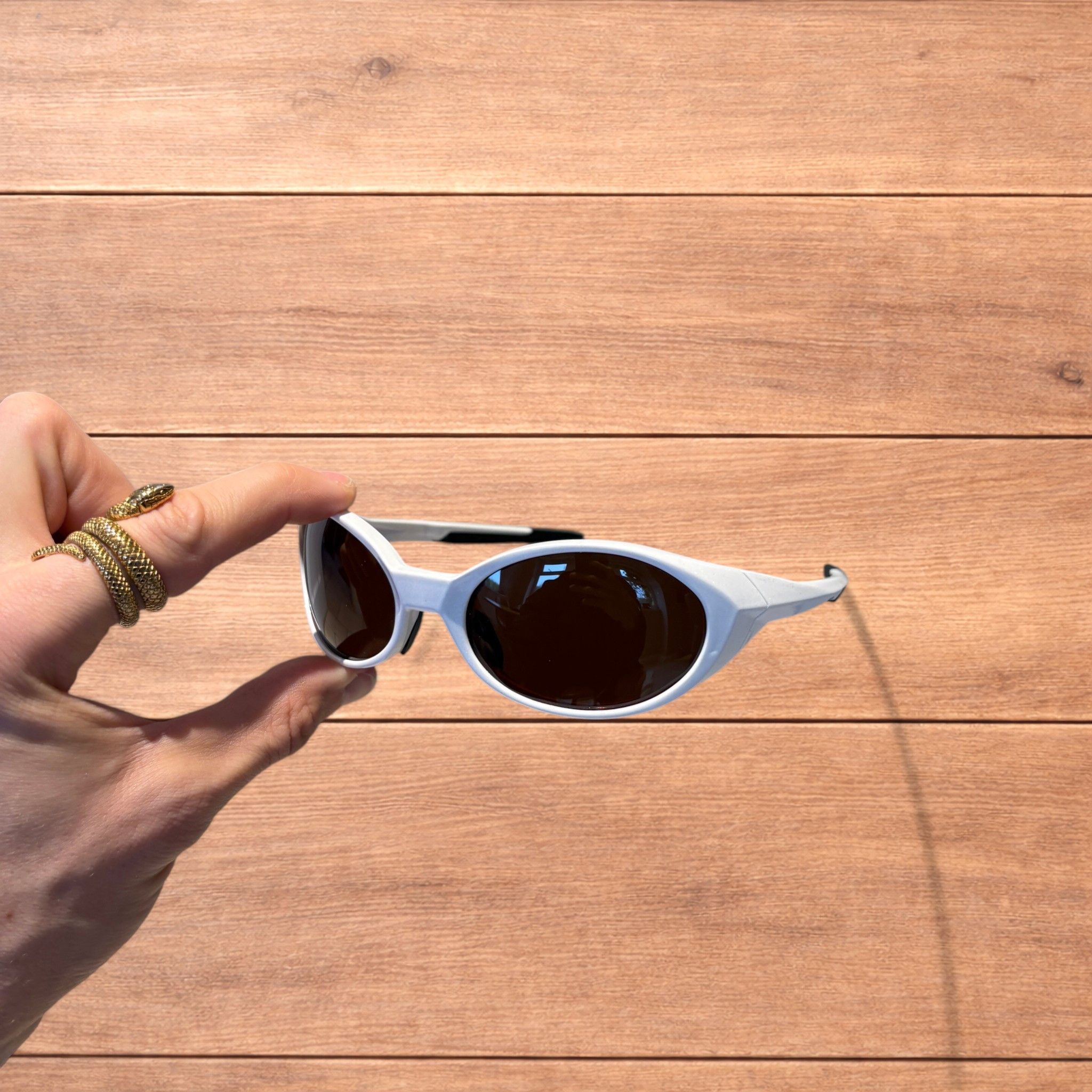 Japanese Brand Mirrored polarised sunglasses in white with brown lens. Size ONE SIZE - 2 Thumbnail