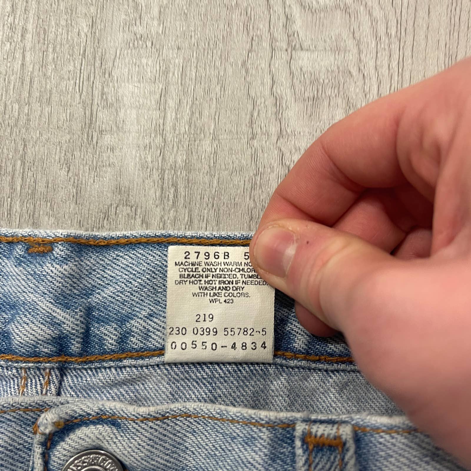 Vintage VINTAGE 1999 Levi's 550 Relaxed Fit Light Wash Jeans 38x34 Size US 38 / EU 54 - 4 Thumbnail