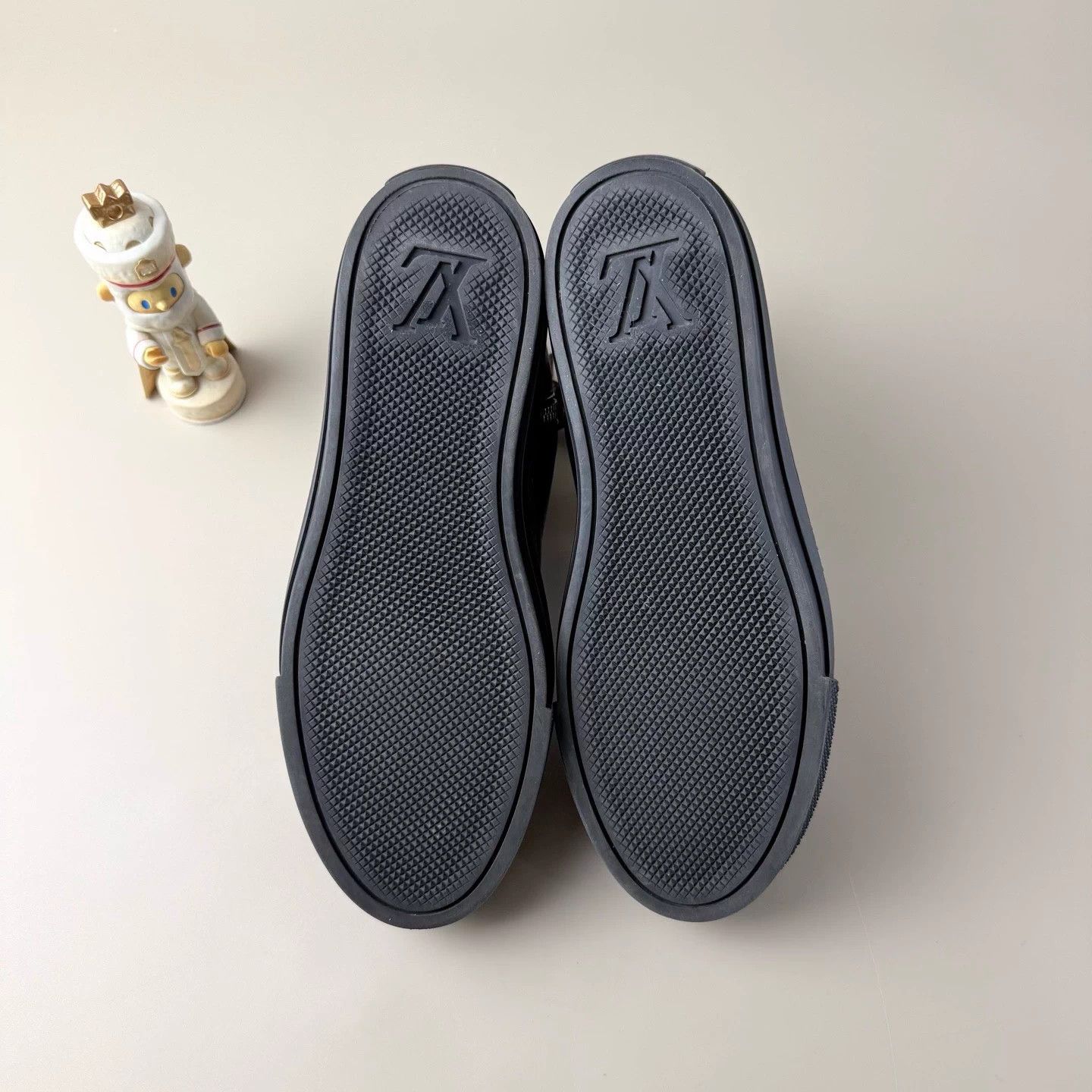 LV Monogram black and brown zipper sneakers 35 EU