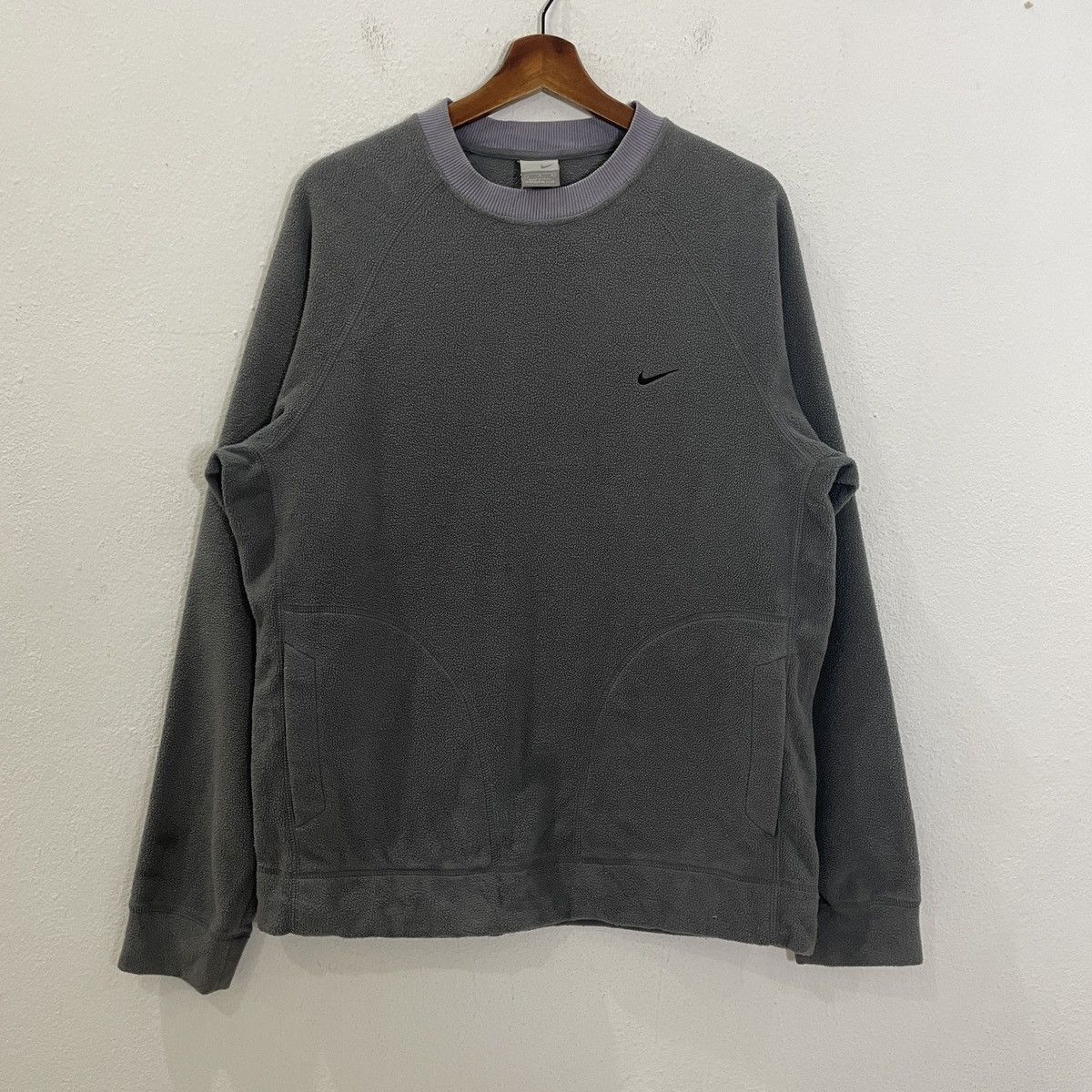 Nike Vintage Y2K Nike Small Logo Pullover Sweatshirt Size US L / EU 52-54 / 3 - 1 Thumbnail