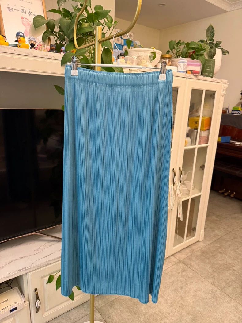 Issey Miyake Issey Miyake size:5 Blue pleated skirt Size 31" - 5 Thumbnail