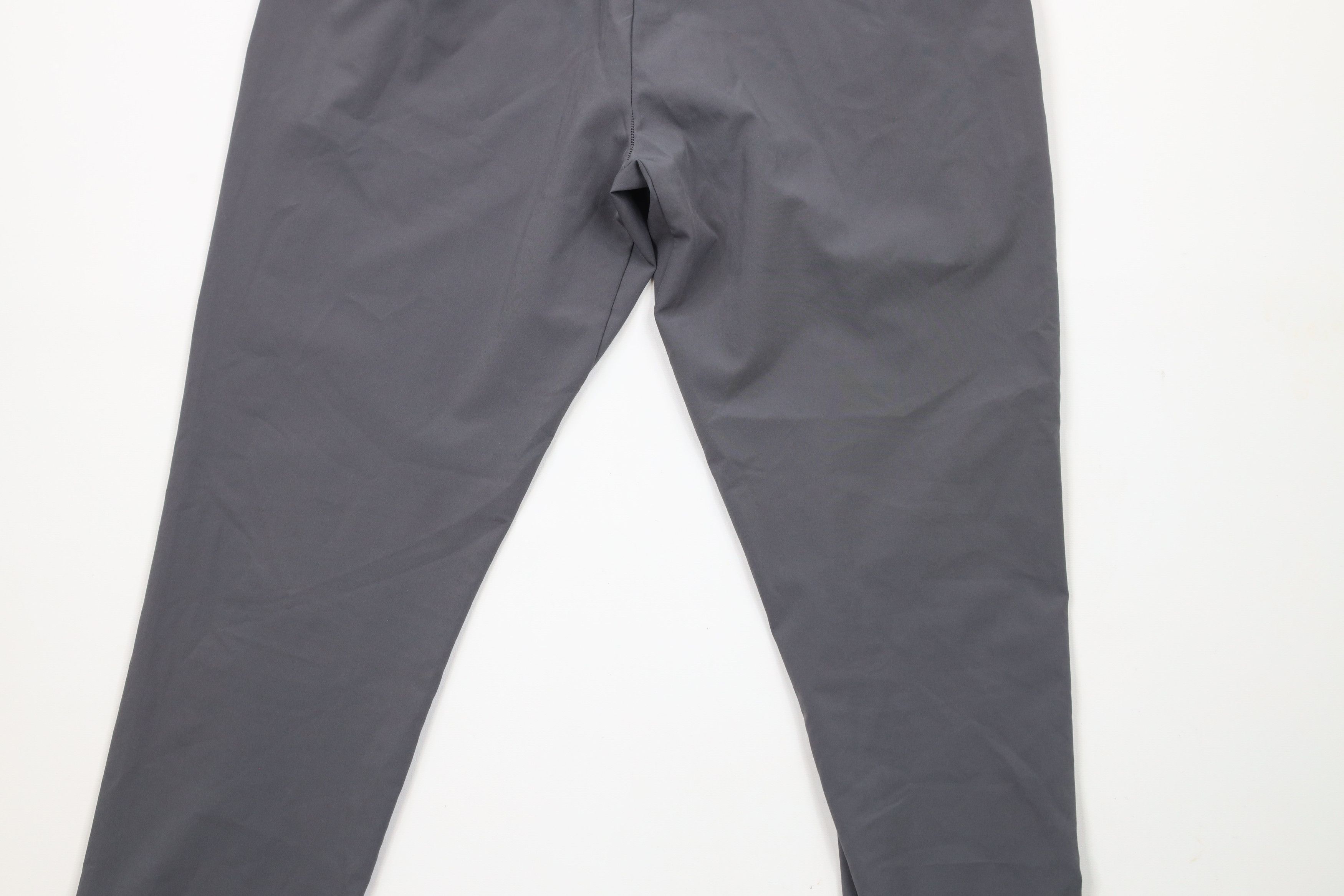 Gymshark × Vintage Gymshark Gym Tapered Leg Arrival Woven Joggers Pants Gray Size US 32 / EU 48 - 12 Thumbnail