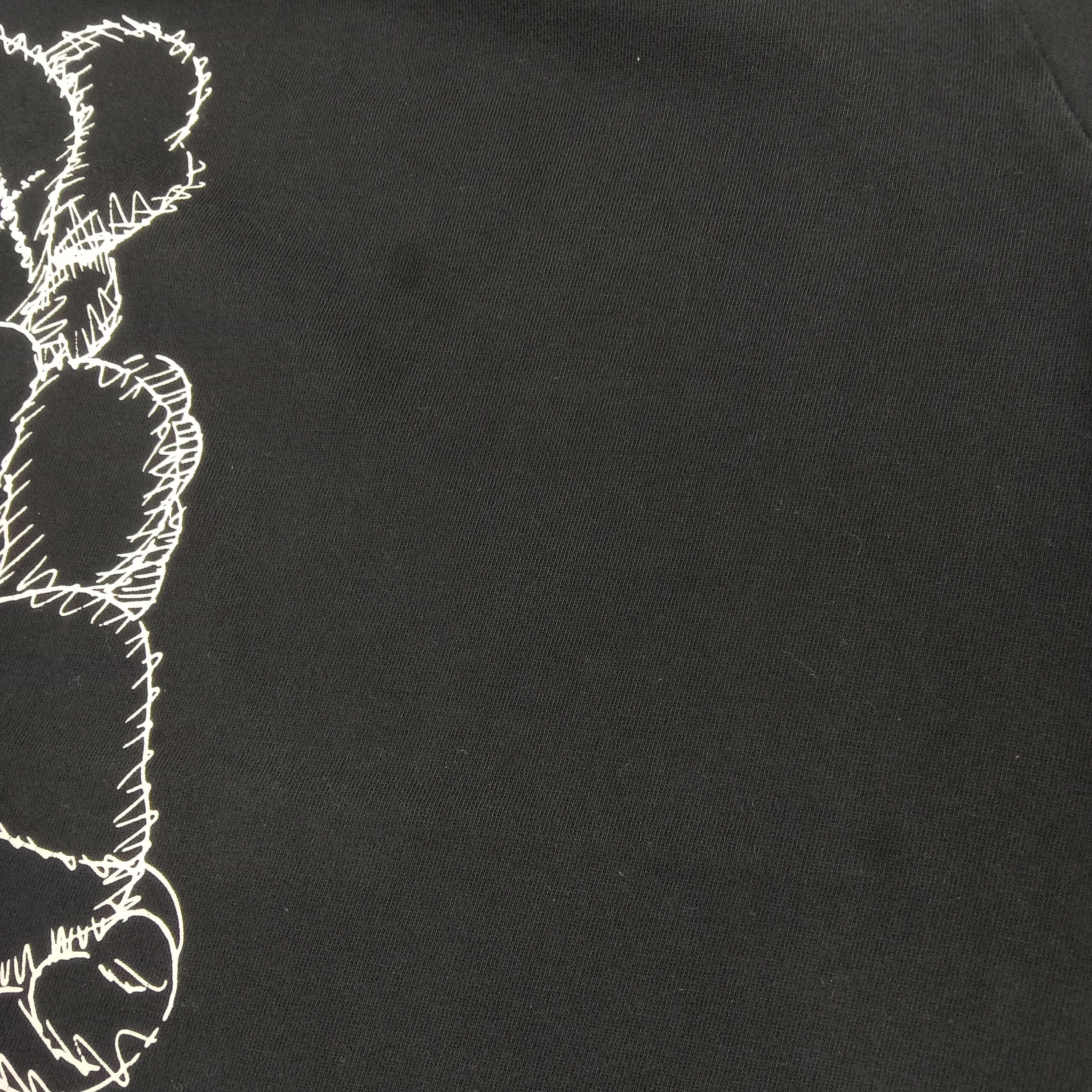 Japanese Brand × Kaws × Uniqlo Kaws X Uniqlo Streetwear Tshirt Size US M / EU 48-50 / 2 - 5 Thumbnail