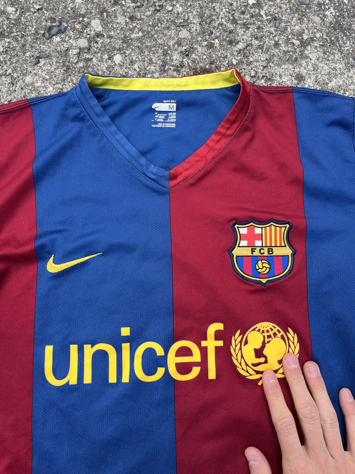 Nike Nike barcelona 06-07 ronaldinho gaucho jersey barca og Size US L / EU 52-54 / 3 - 4 Thumbnail